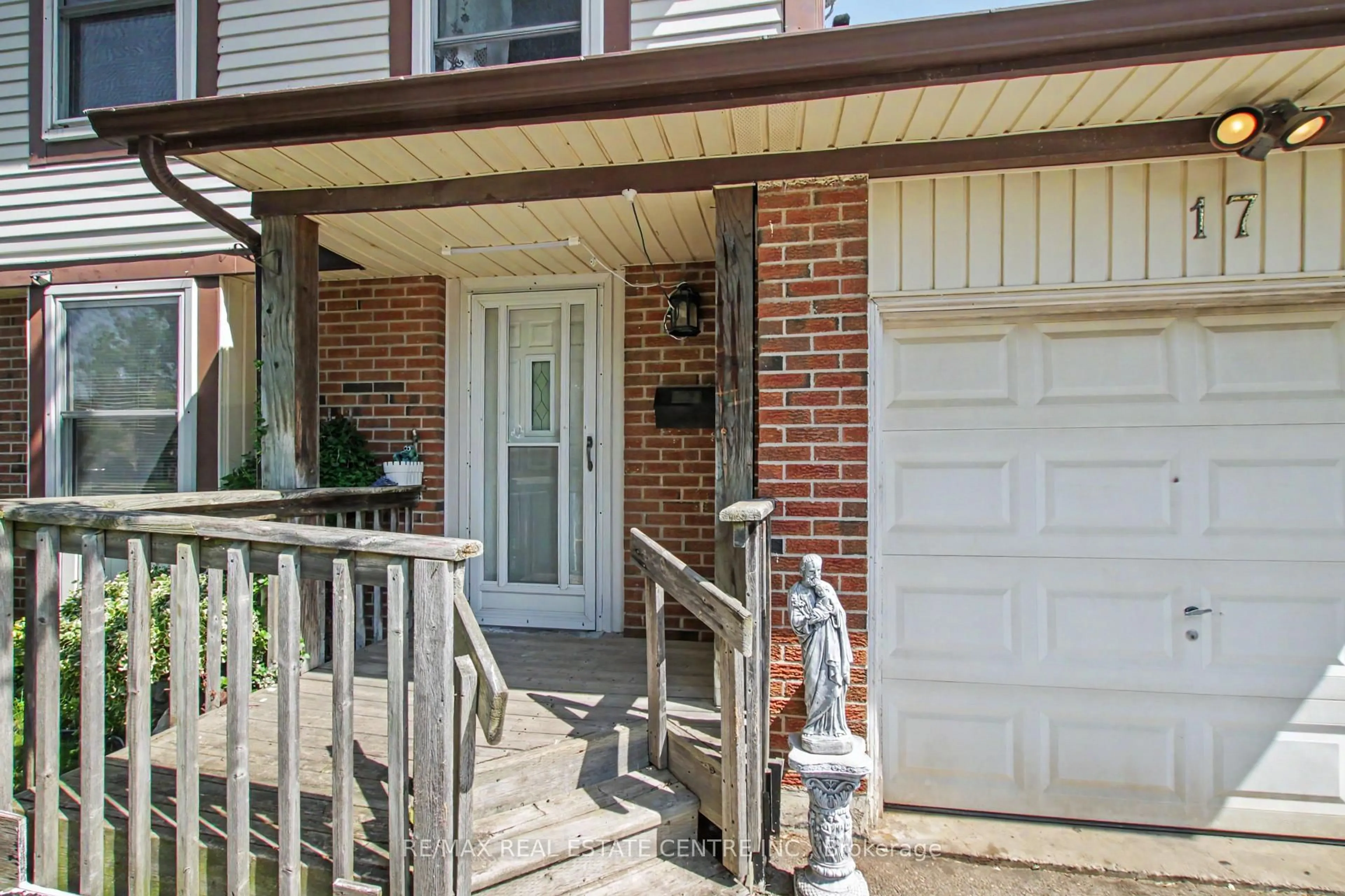 Unknown for 17 Hallmark St, Brantford Ontario N3P 1A6
