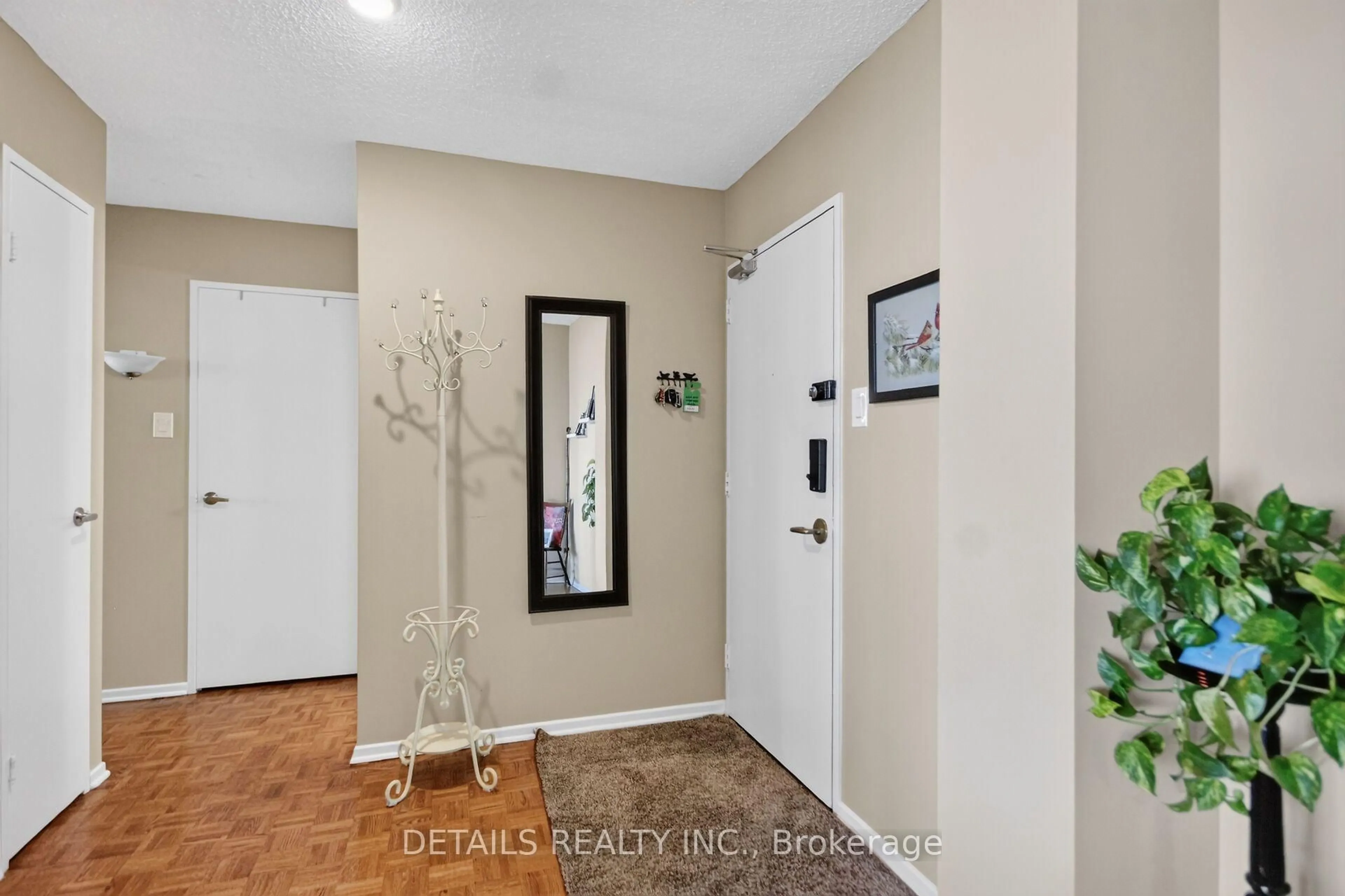 Indoor entryway for 2625 Regina St #1602, Ottawa Ontario K2B 5W8