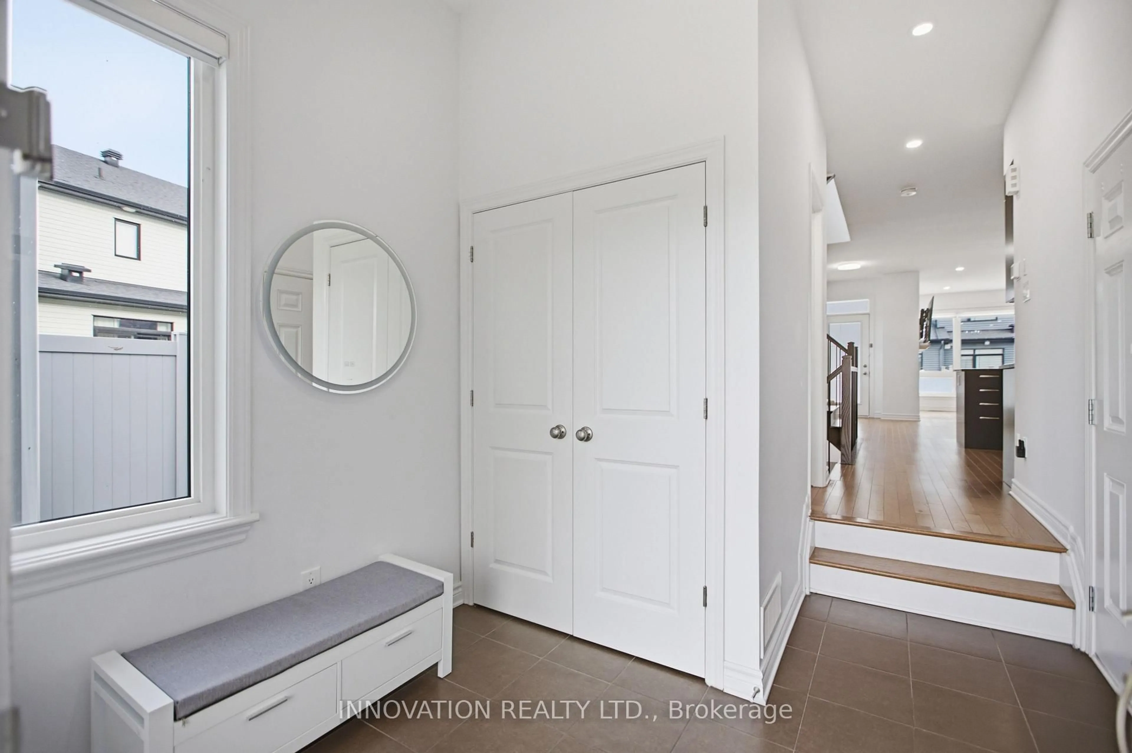 Indoor entryway for 39 Hermes Ave, Ottawa Ontario K4M 0K7