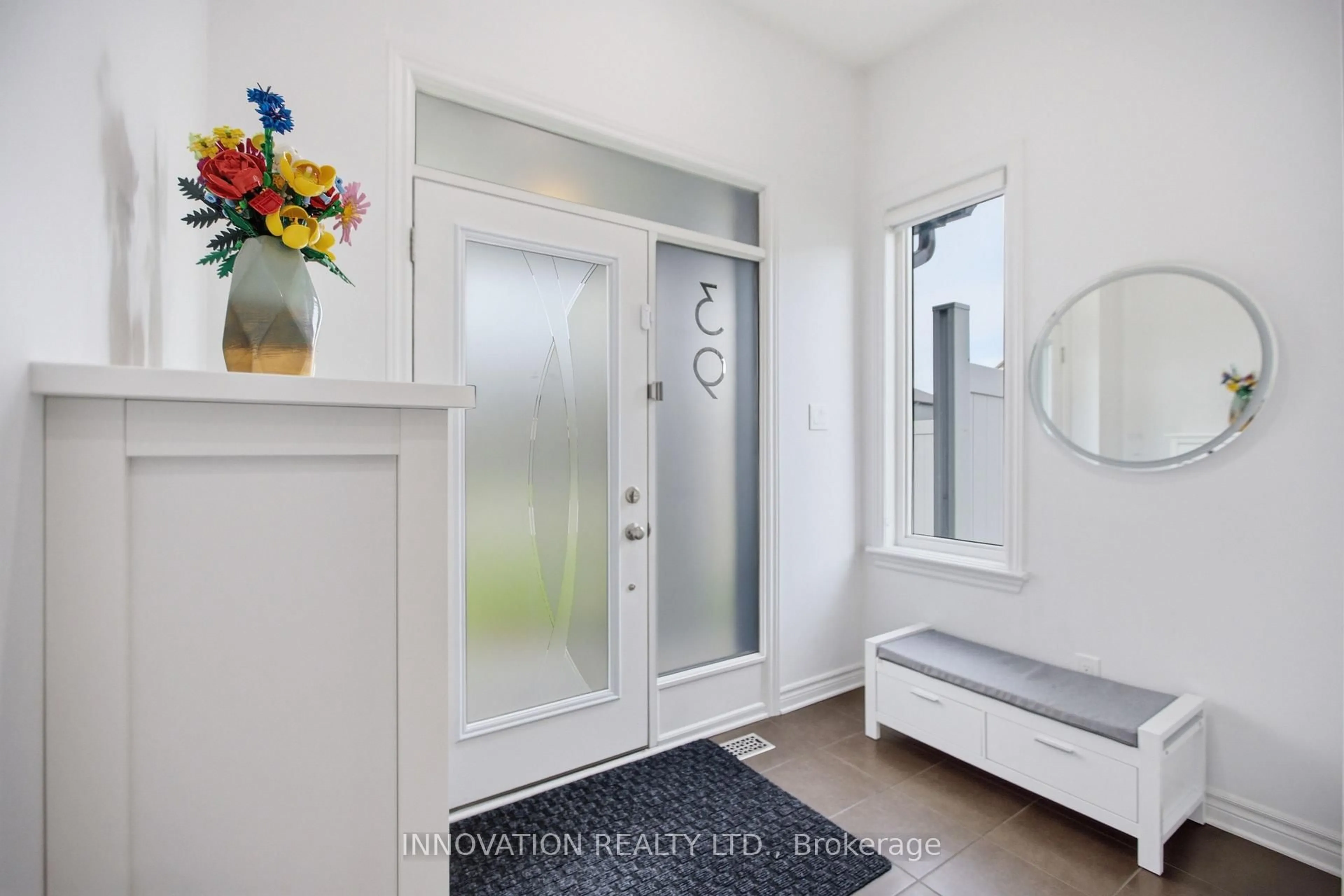 Indoor entryway for 39 Hermes Ave, Ottawa Ontario K4M 0K7