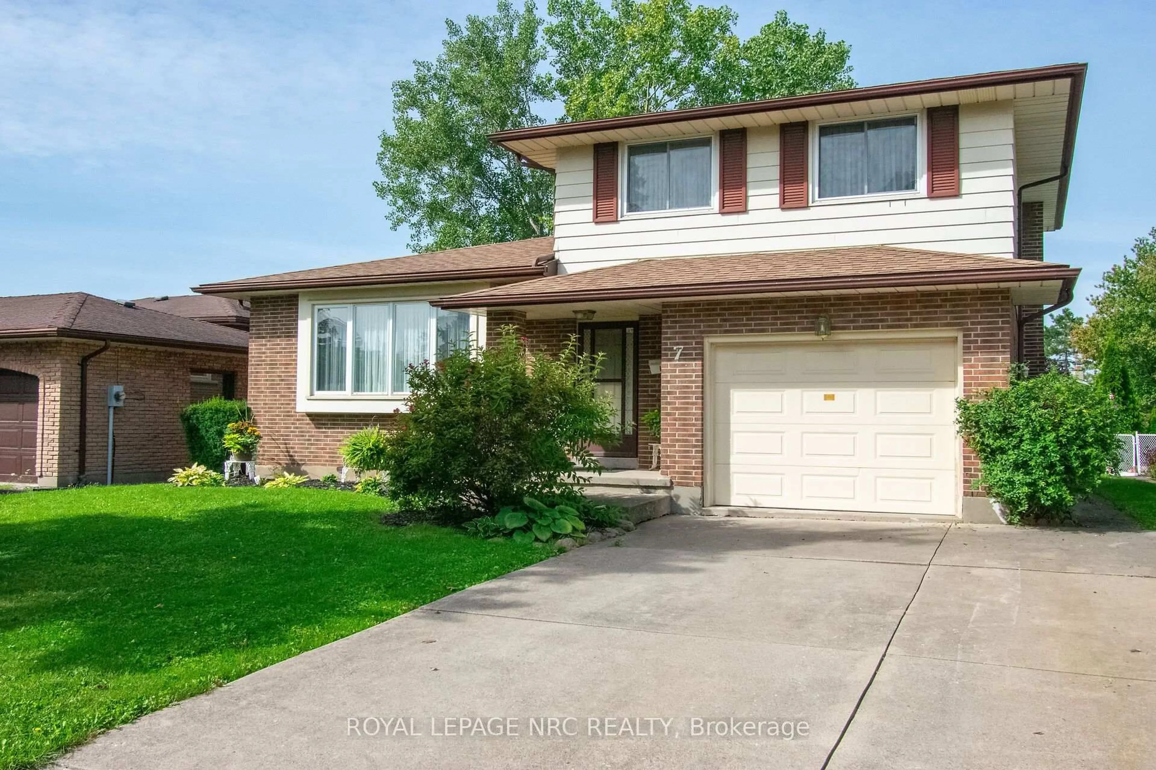 Home with brick exterior material, street for 7 Dolly Circ, St. Catharines Ontario L2P 3T2
