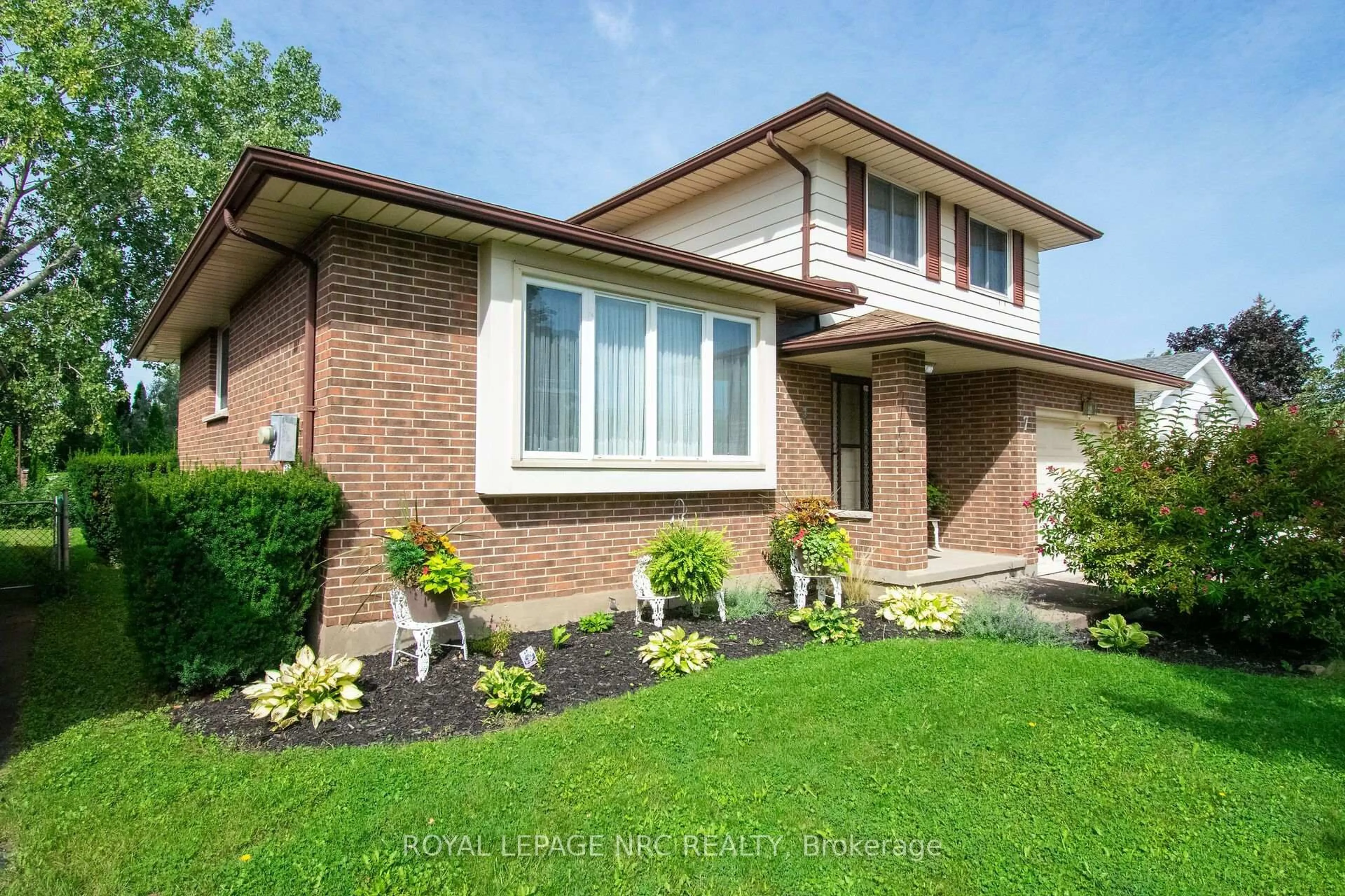 Home with brick exterior material, street for 7 Dolly Circ, St. Catharines Ontario L2P 3T2