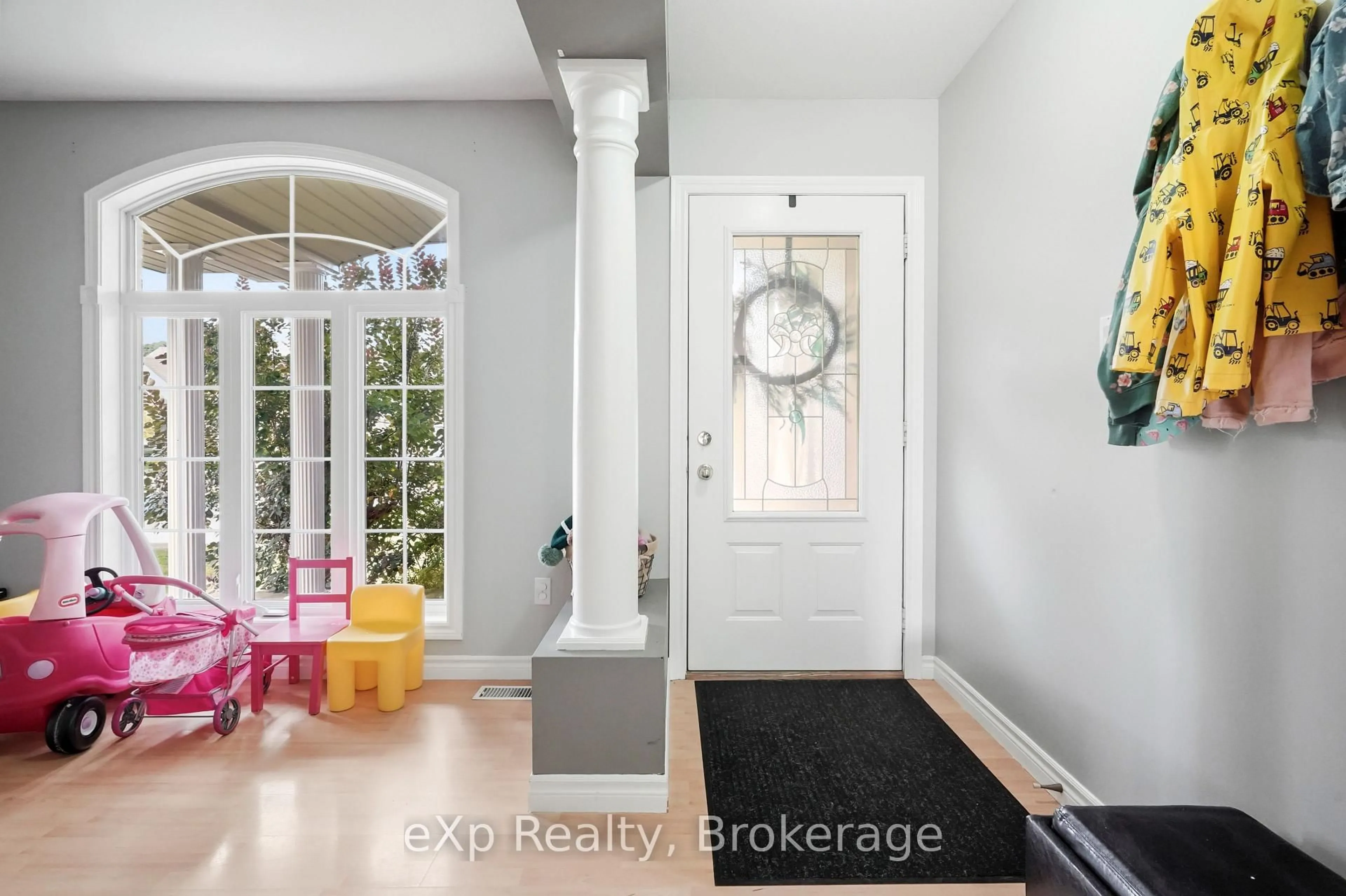 Indoor entryway for 29 Maple St, Mapleton Ontario N0G 1P0