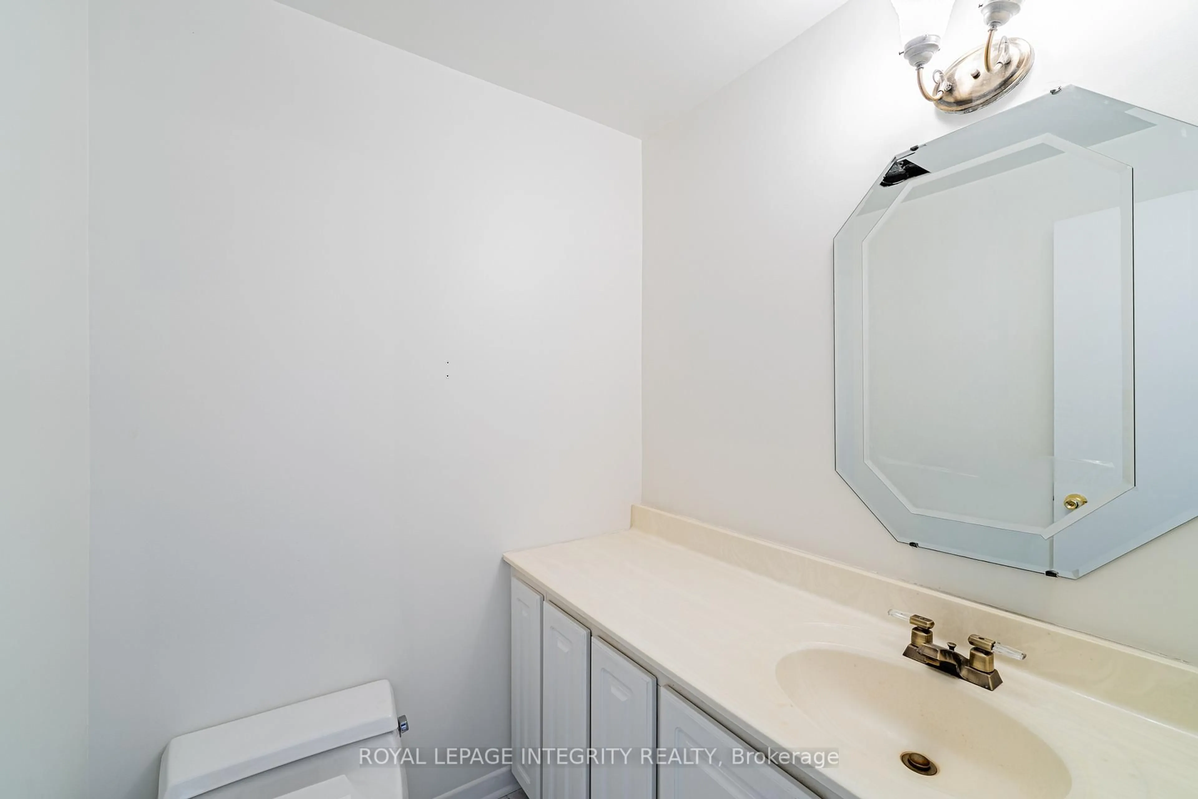 Standard bathroom, unknown for 32C Benlea Dr, Ottawa Ontario K2G 4A8