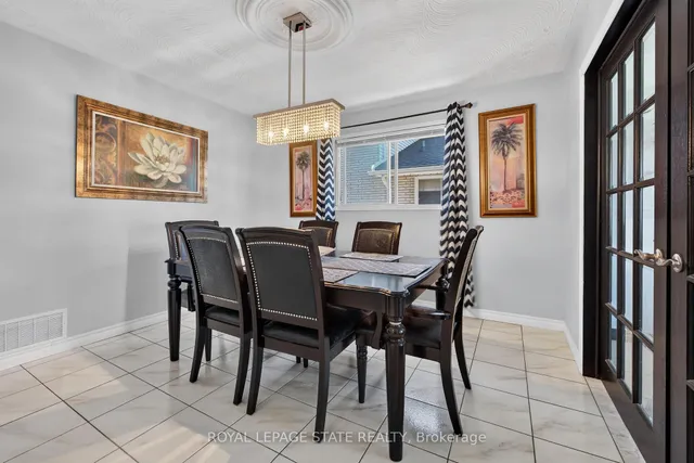 15 Ellen Ave, Hamilton 4