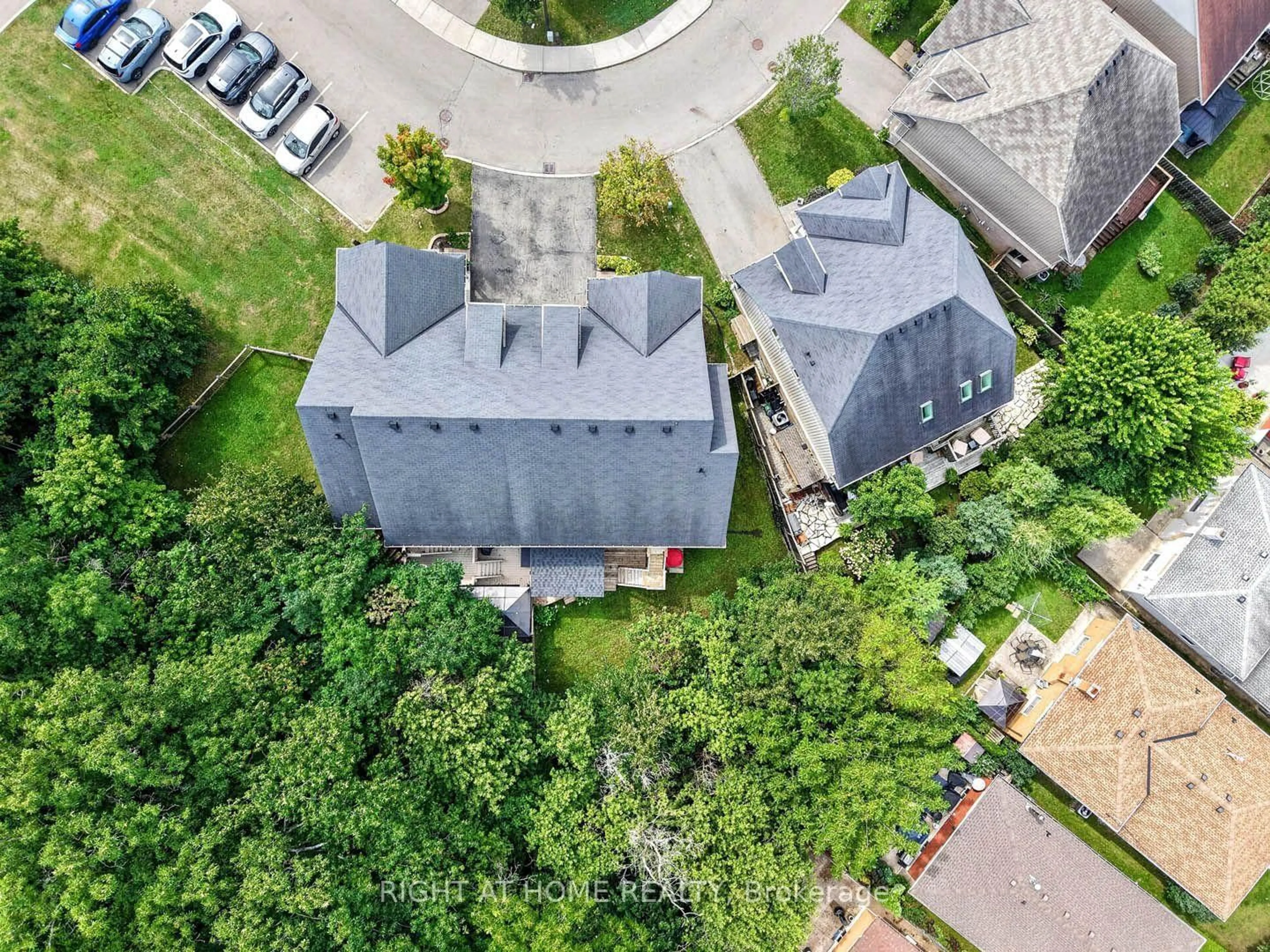 A pic from outside/outdoor area/front of a property/back of a property/a pic from drone, unknown for 16 Rolling Lane, Hamilton Ontario L8K 0A1