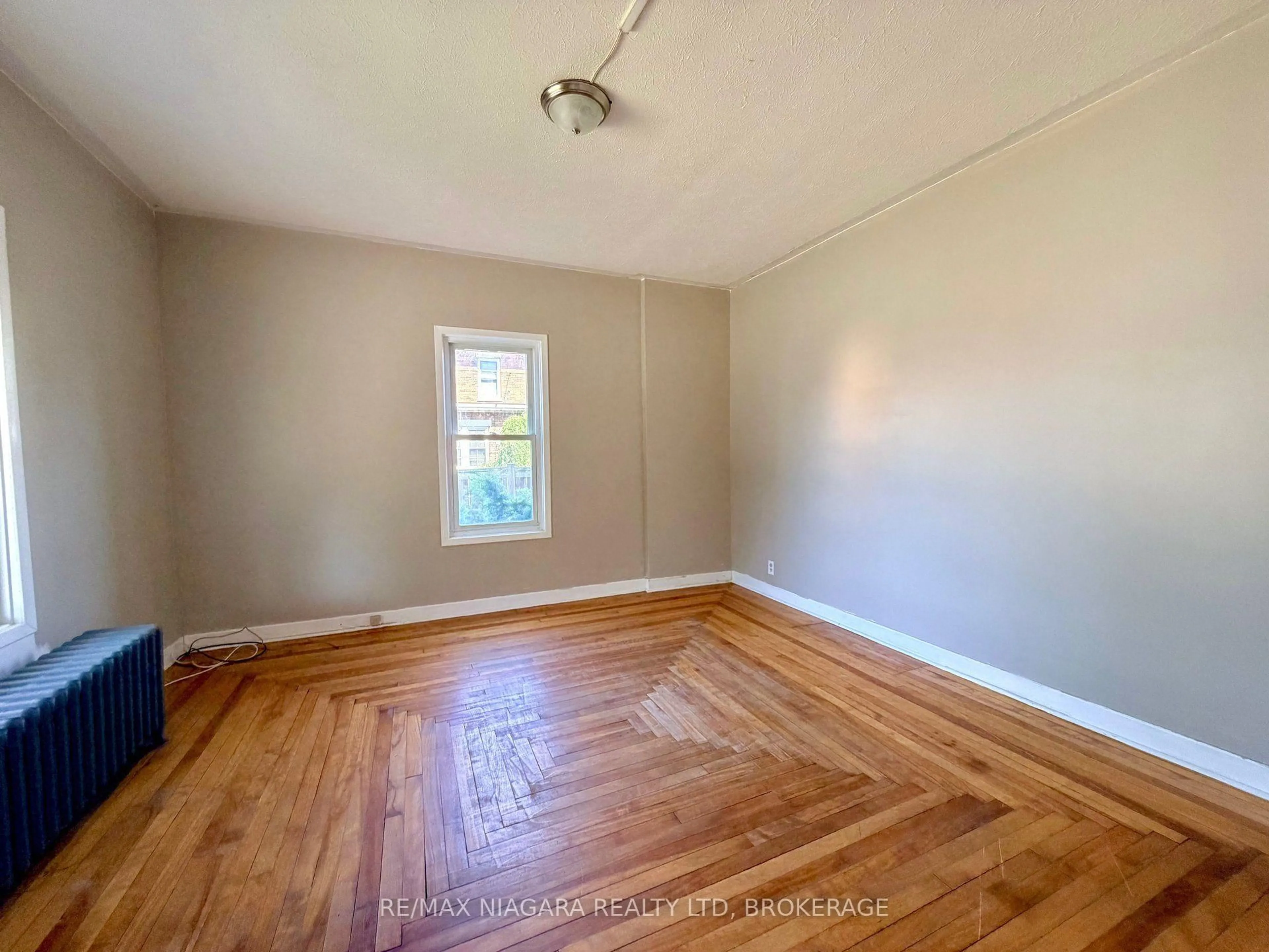 A pic of a room for 93 State St, Welland Ontario L3B 4K6