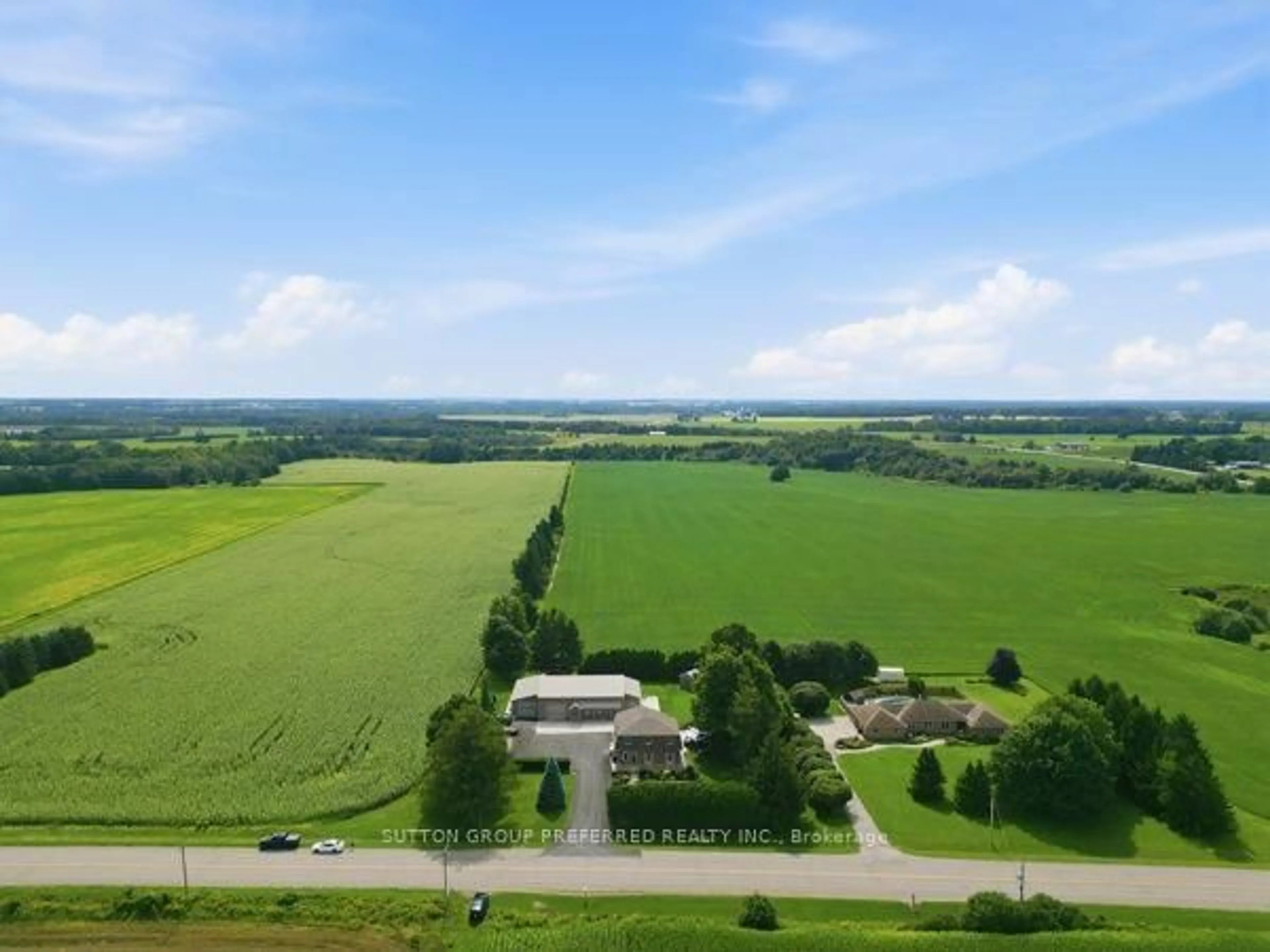 A pic from outside/outdoor area/front of a property/back of a property/a pic from drone, unknown for 1797 Glanworth Dr, London South Ontario N6N 1H2