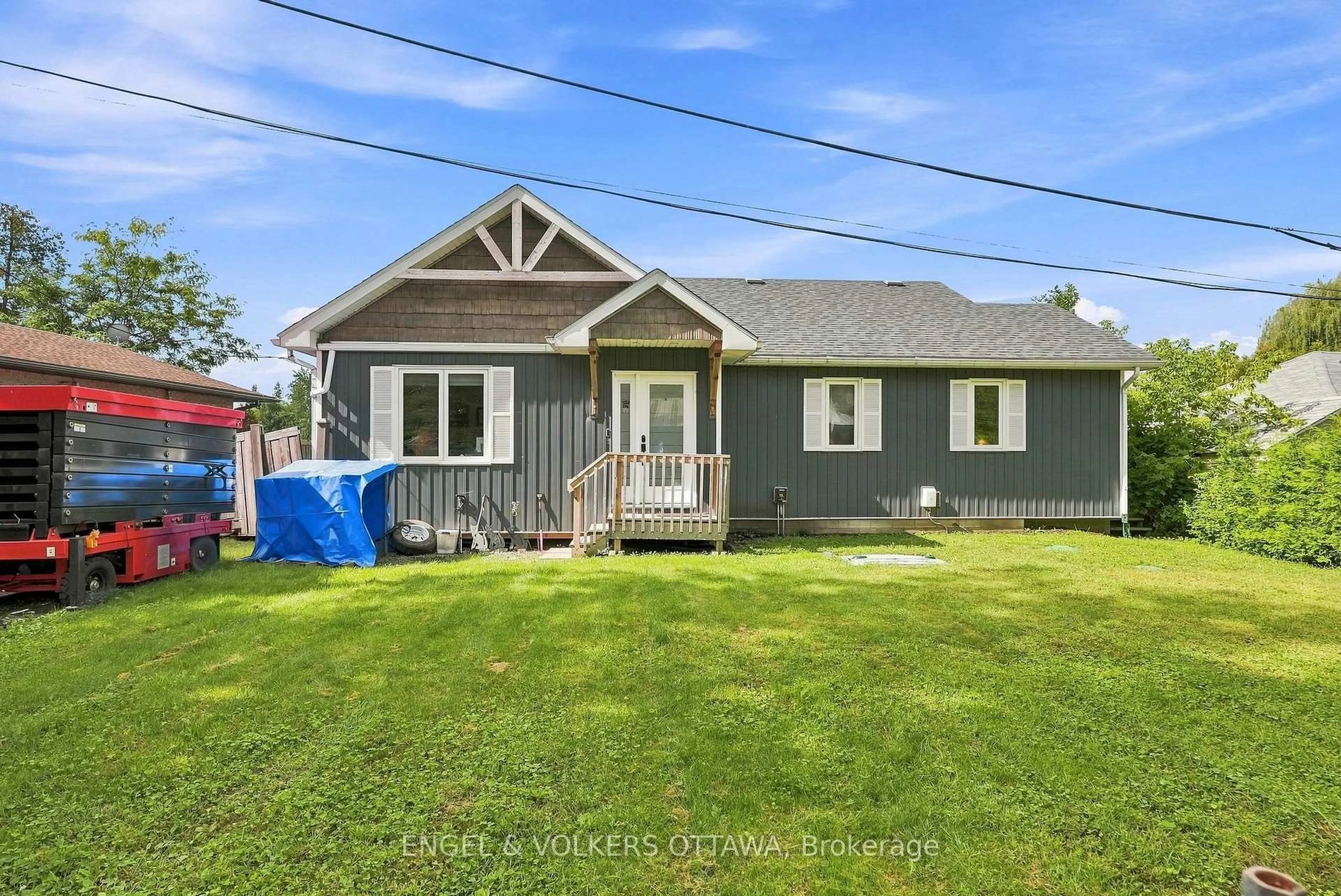 Home with vinyl exterior material, street for 1760B River Rd, Ottawa Ontario K4M 1B4