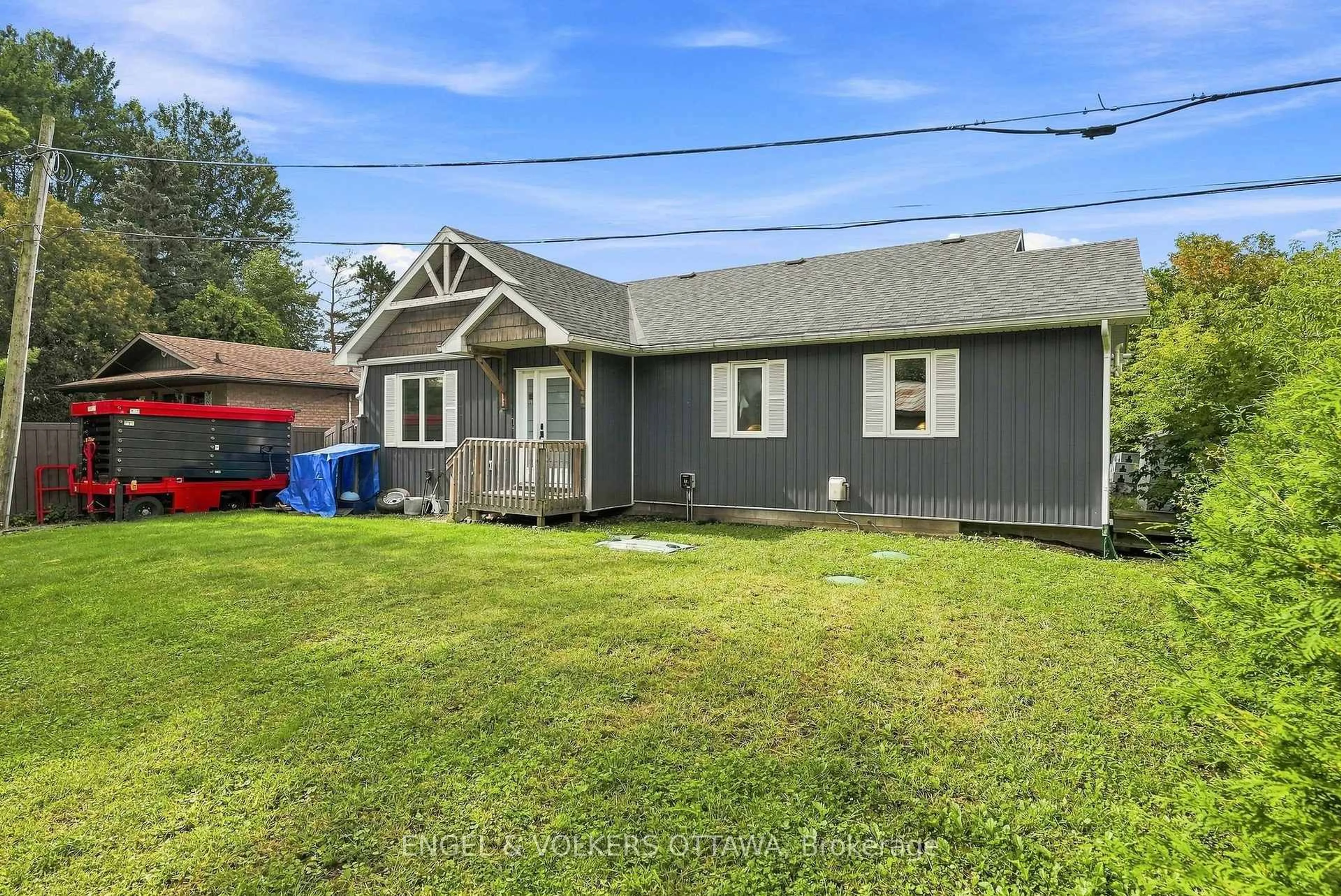 Home with vinyl exterior material, street for 1760B River Rd, Ottawa Ontario K4M 1B4