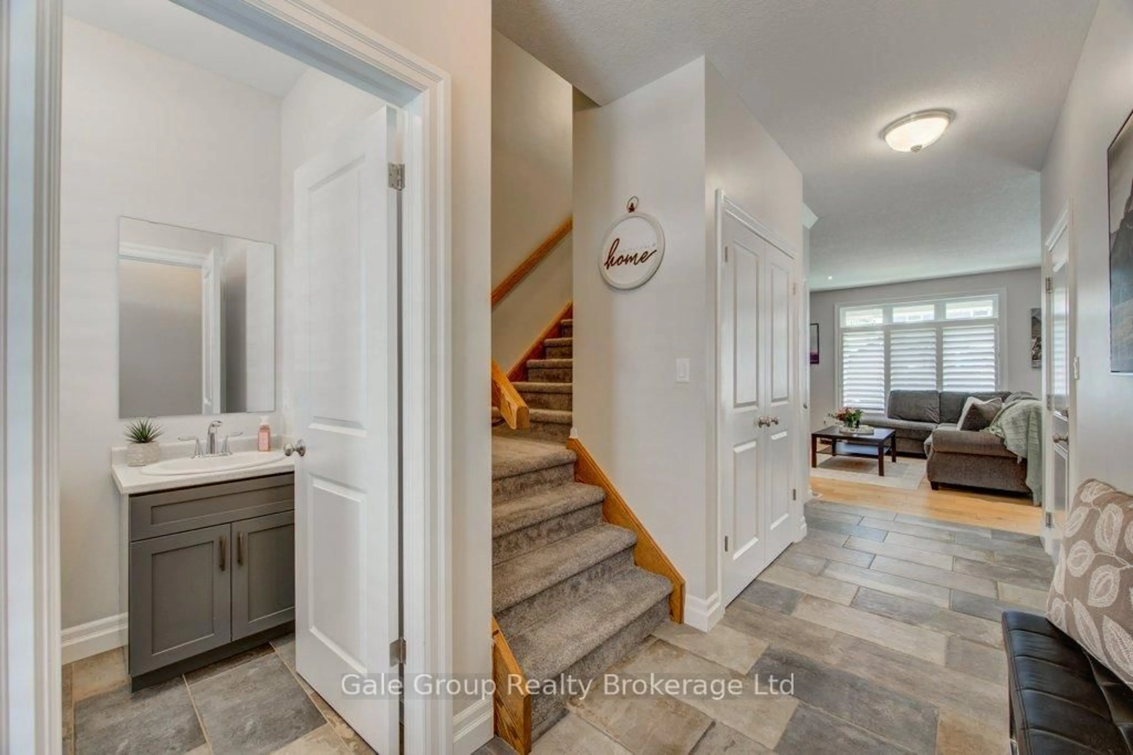 Indoor entryway for 971 Downing Dr, Woodstock Ontario N4T 0K4
