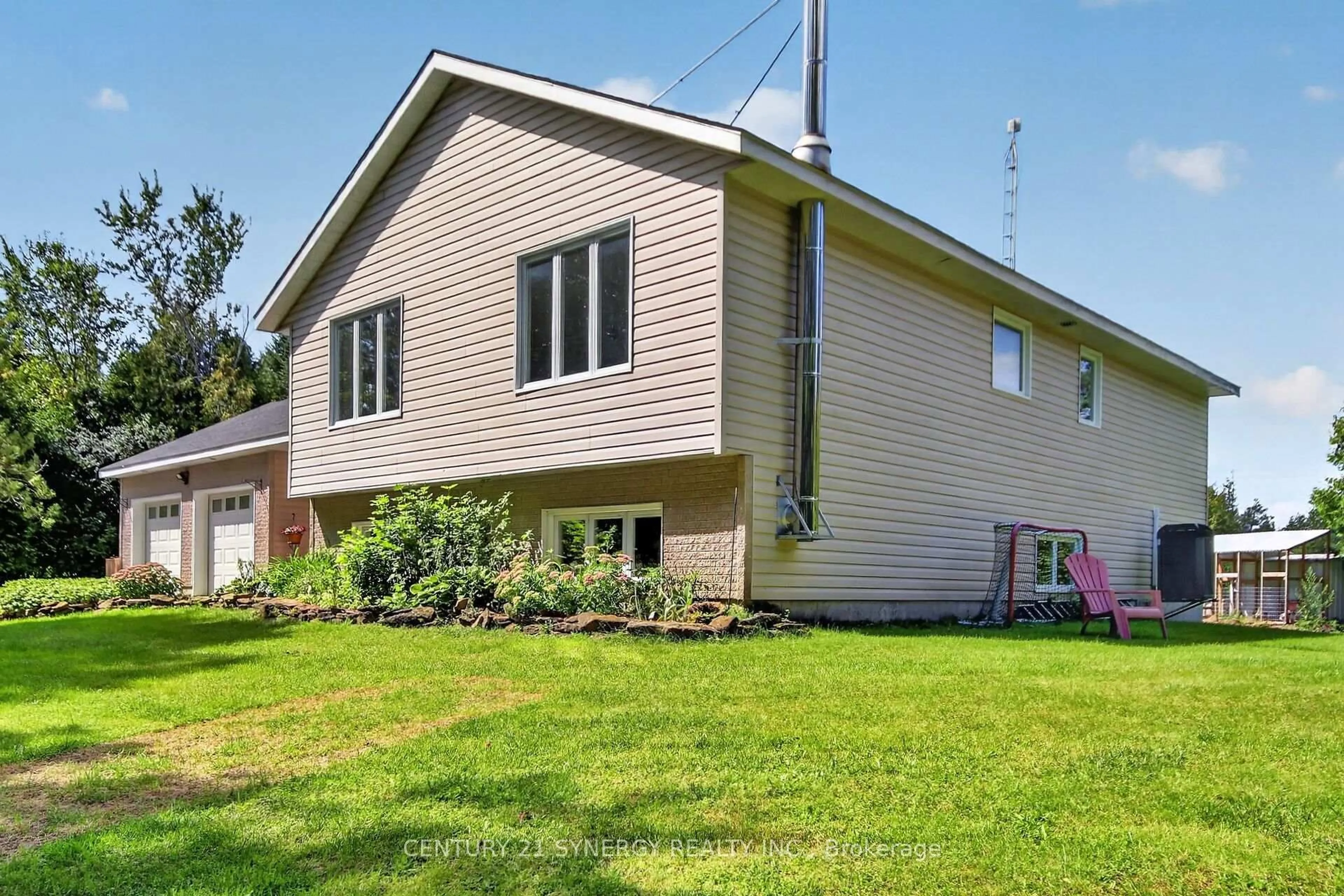 Home with vinyl exterior material, building for 496 William Campbell Rd, Smiths Falls Ontario K7A 4S6