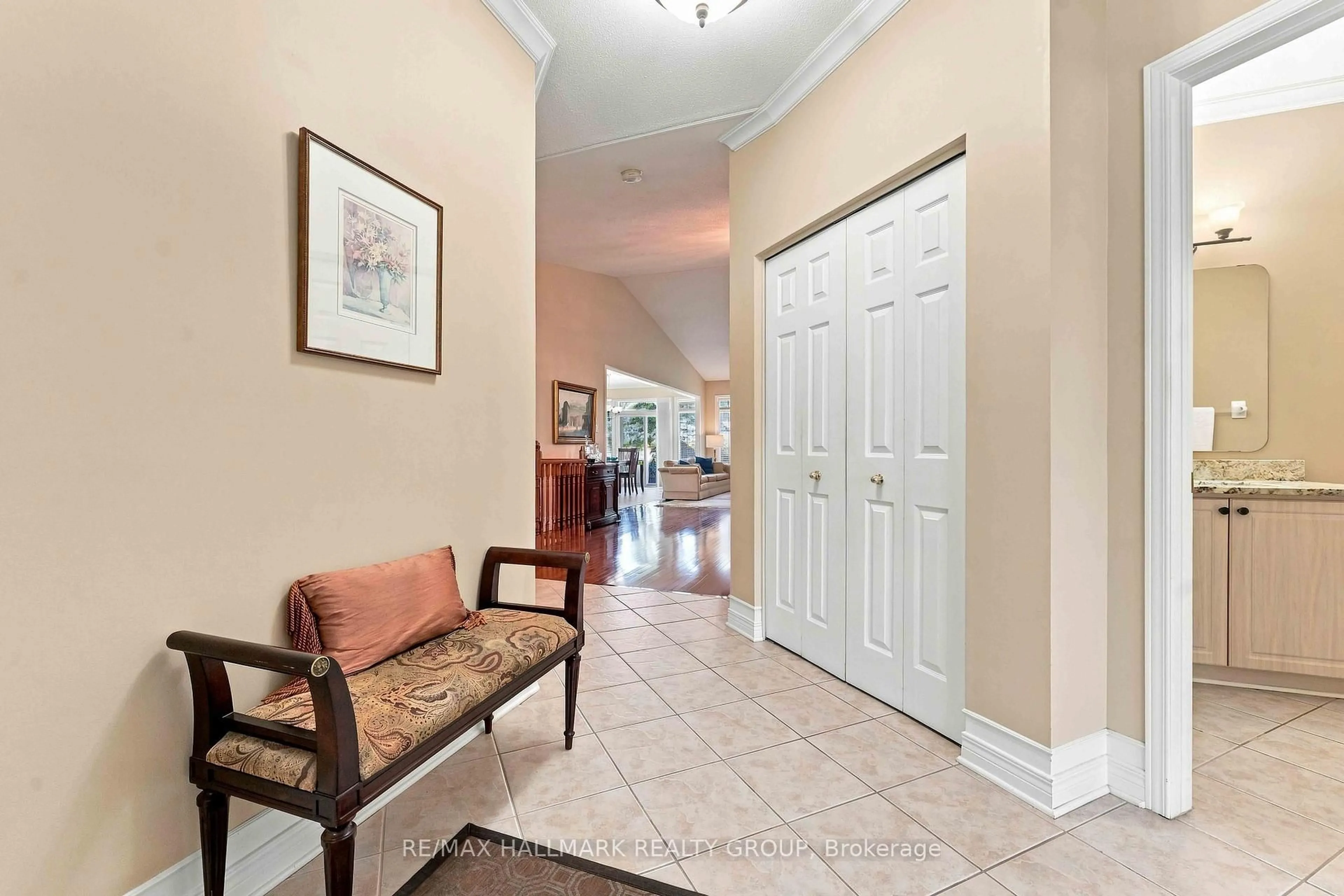 Indoor foyer for 121 Bartlett Private, Ottawa Ontario K1V 2A9