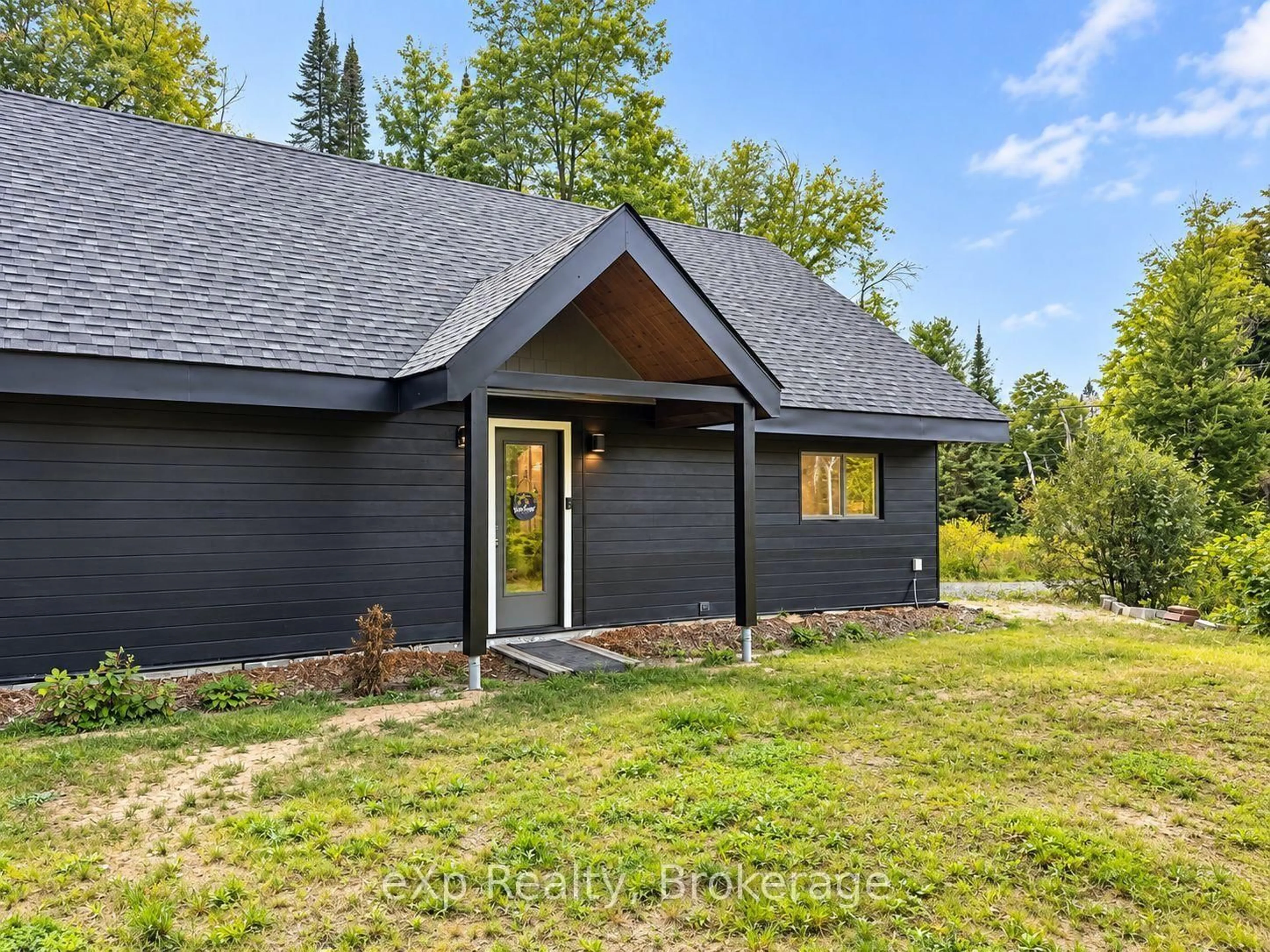 Home with vinyl exterior material, unknown for 422 Balsam Chutes Rd, Huntsville Ontario P0B 1L0
