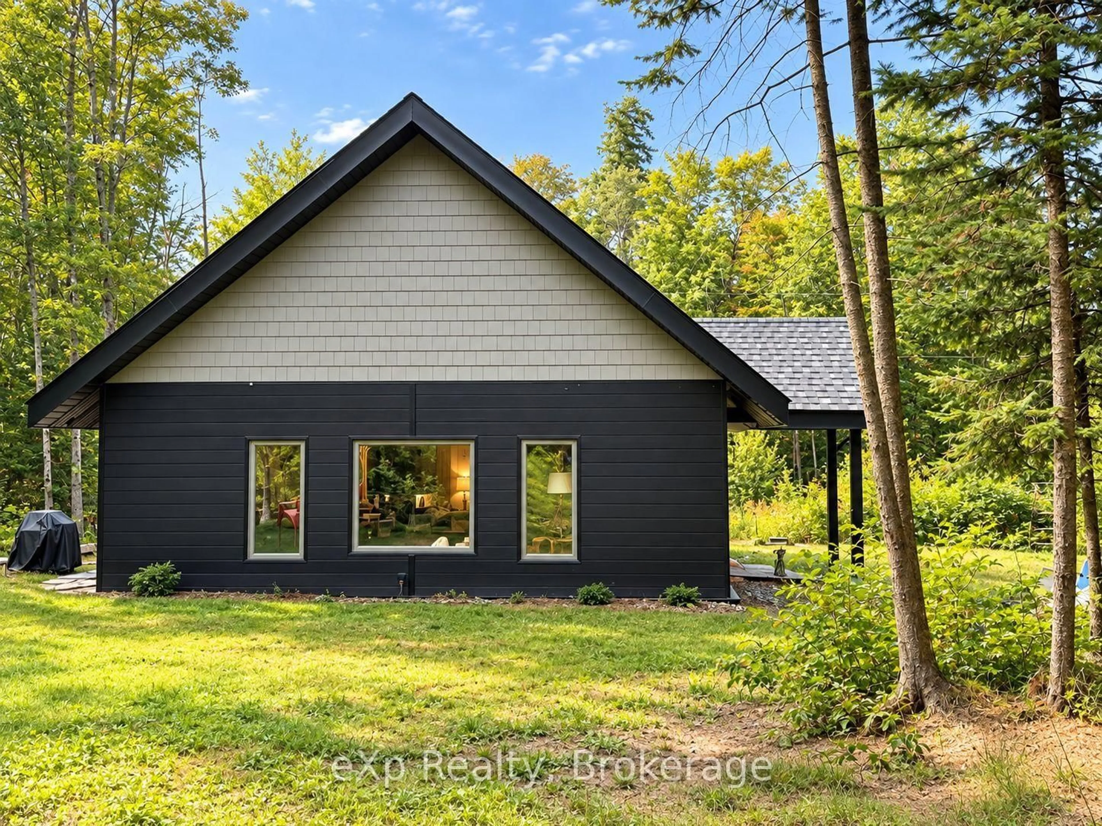 Home with vinyl exterior material, forest/trees view for 422 Balsam Chutes Rd, Huntsville Ontario P0B 1L0