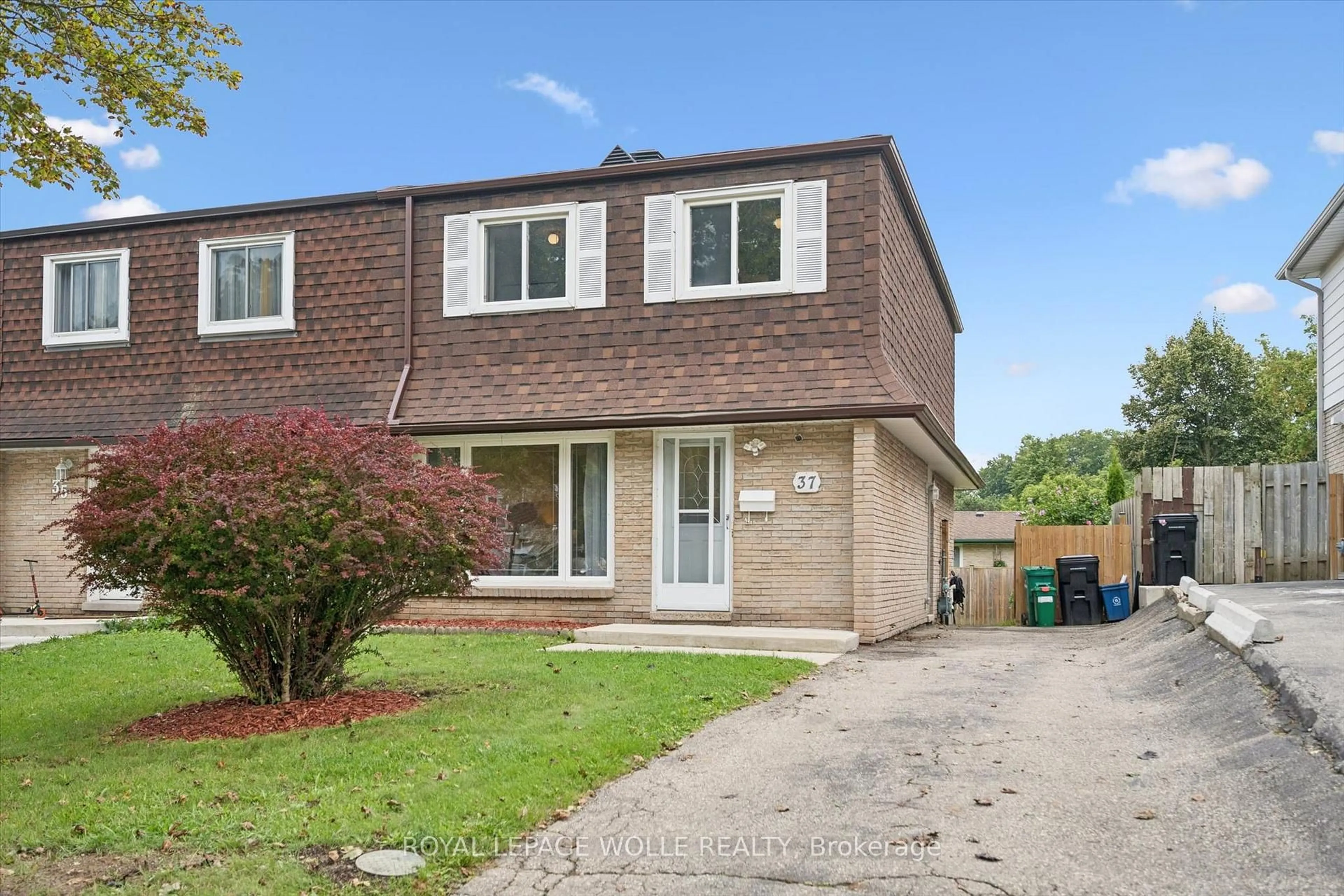 Home with brick exterior material, street for 37 Shadeland Cres, Kitchener Ontario N2M 2J1
