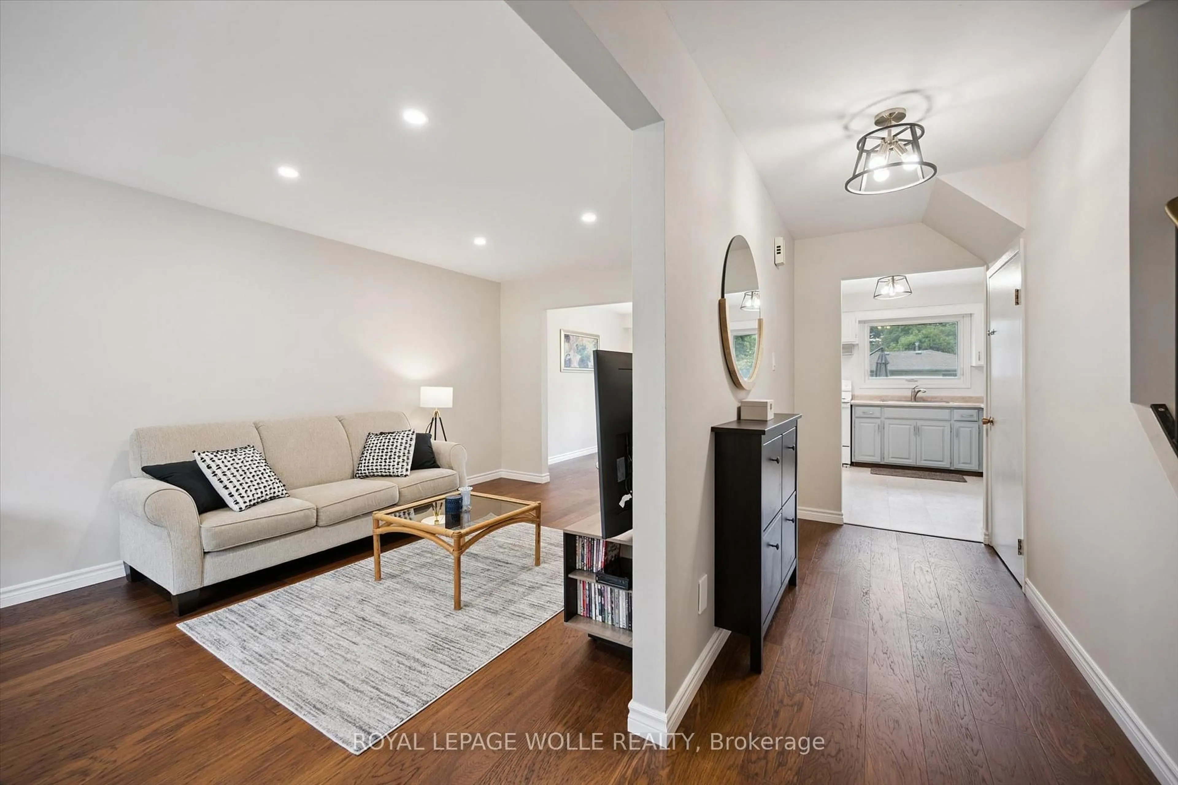 Living room with furniture, unknown for 37 Shadeland Cres, Kitchener Ontario N2M 2J1