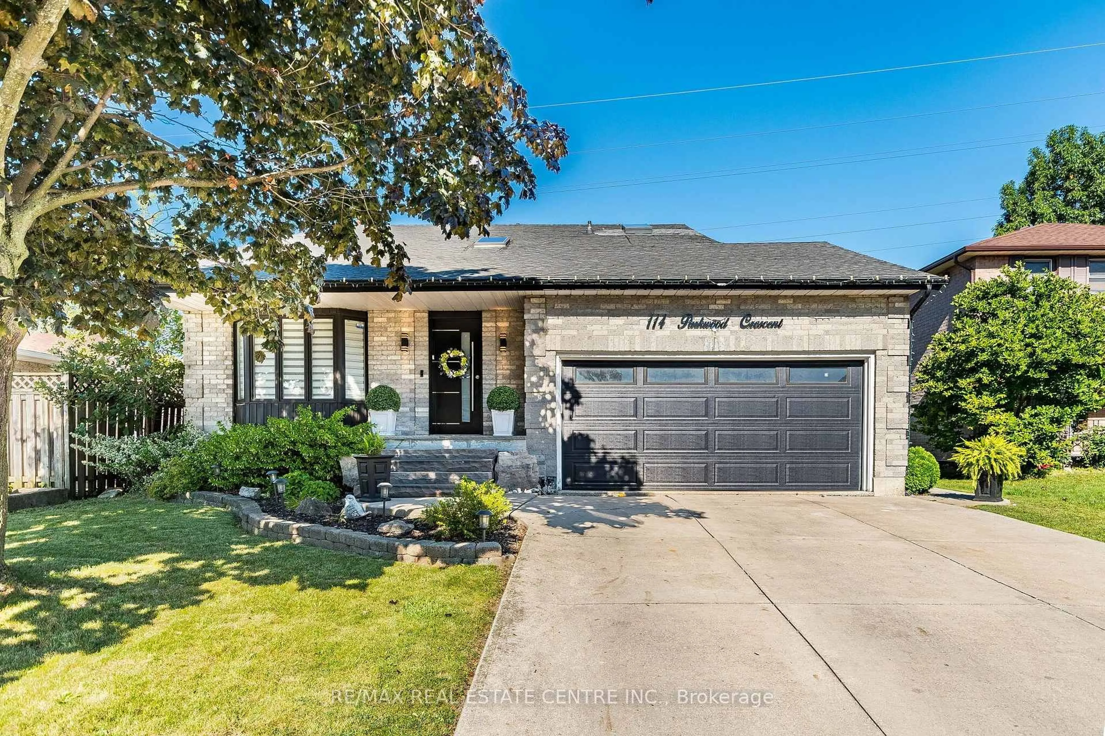 Home with brick exterior material, street for 114 Parkwood Cres, Hamilton Ontario L8V 4Z7