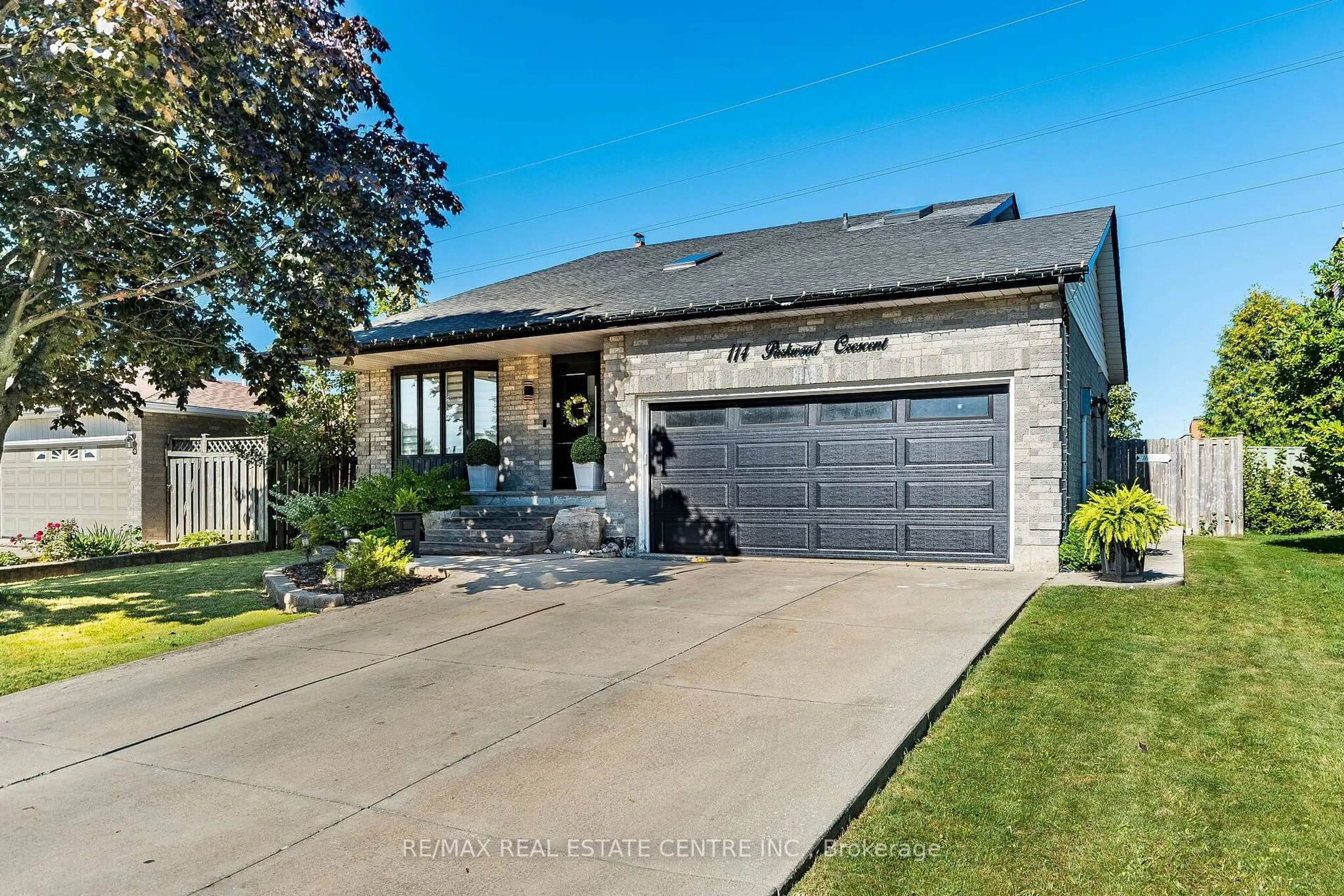 Home with brick exterior material, street for 114 Parkwood Cres, Hamilton Ontario L8V 4Z7