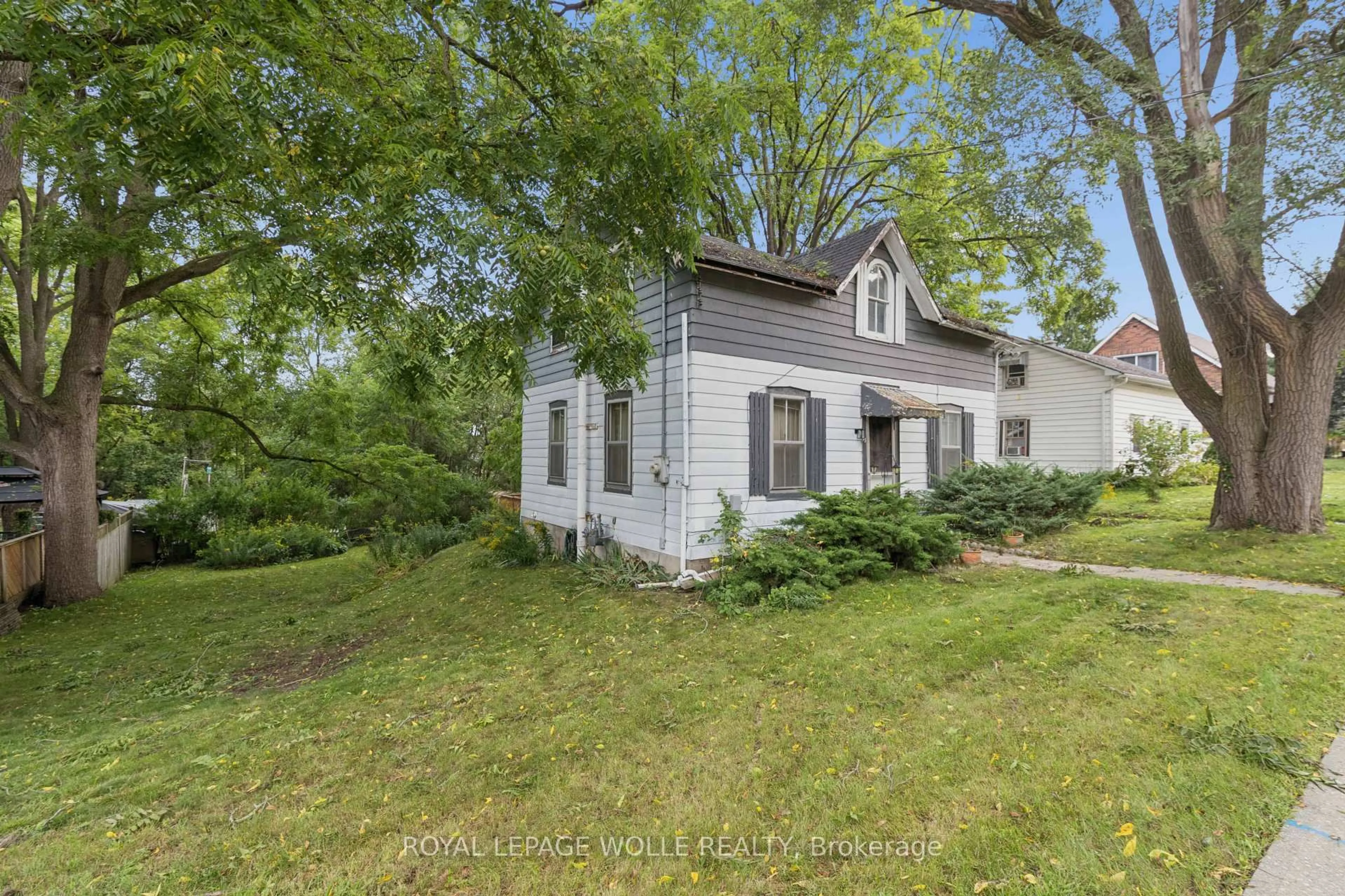 A pic from outside/outdoor area/front of a property/back of a property/a pic from drone, street for 53 Capron St, Brant Ontario N3L 1P8