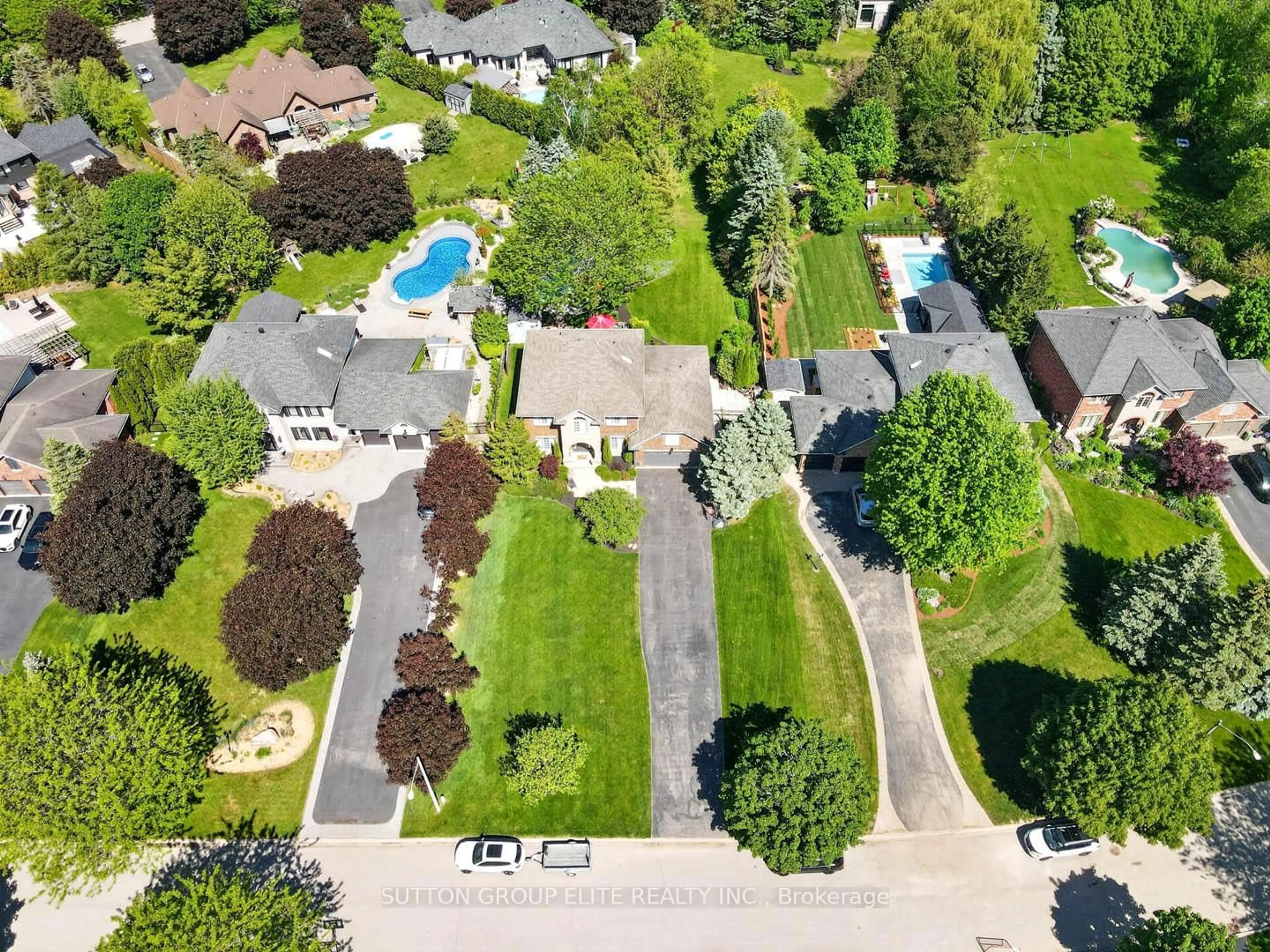 A pic from outside/outdoor area/front of a property/back of a property/a pic from drone, street for 11 Elderberry Lane, Hamilton Ontario L0R 1H2