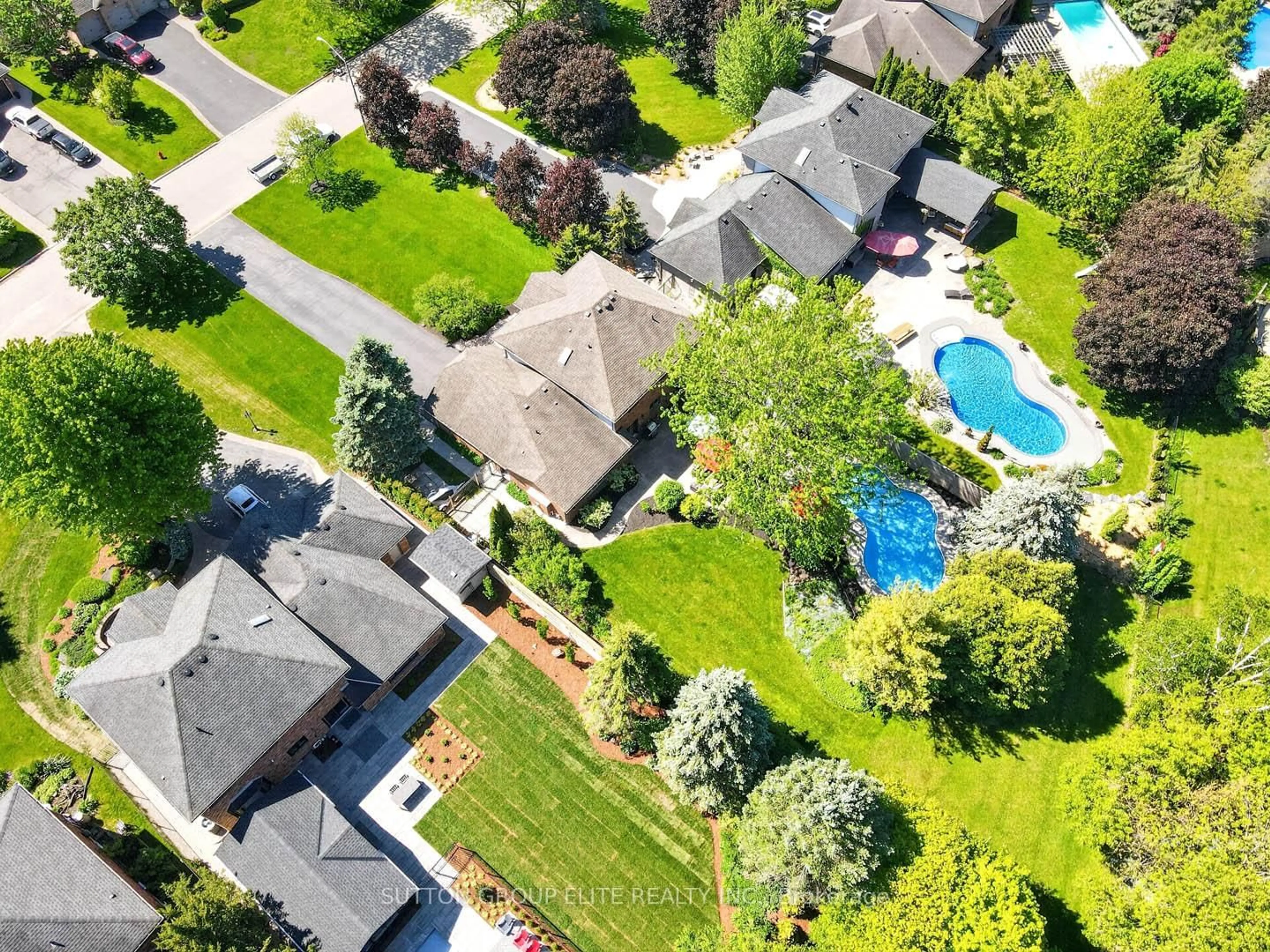 A pic from outside/outdoor area/front of a property/back of a property/a pic from drone, street for 11 Elderberry Lane, Hamilton Ontario L0R 1H2