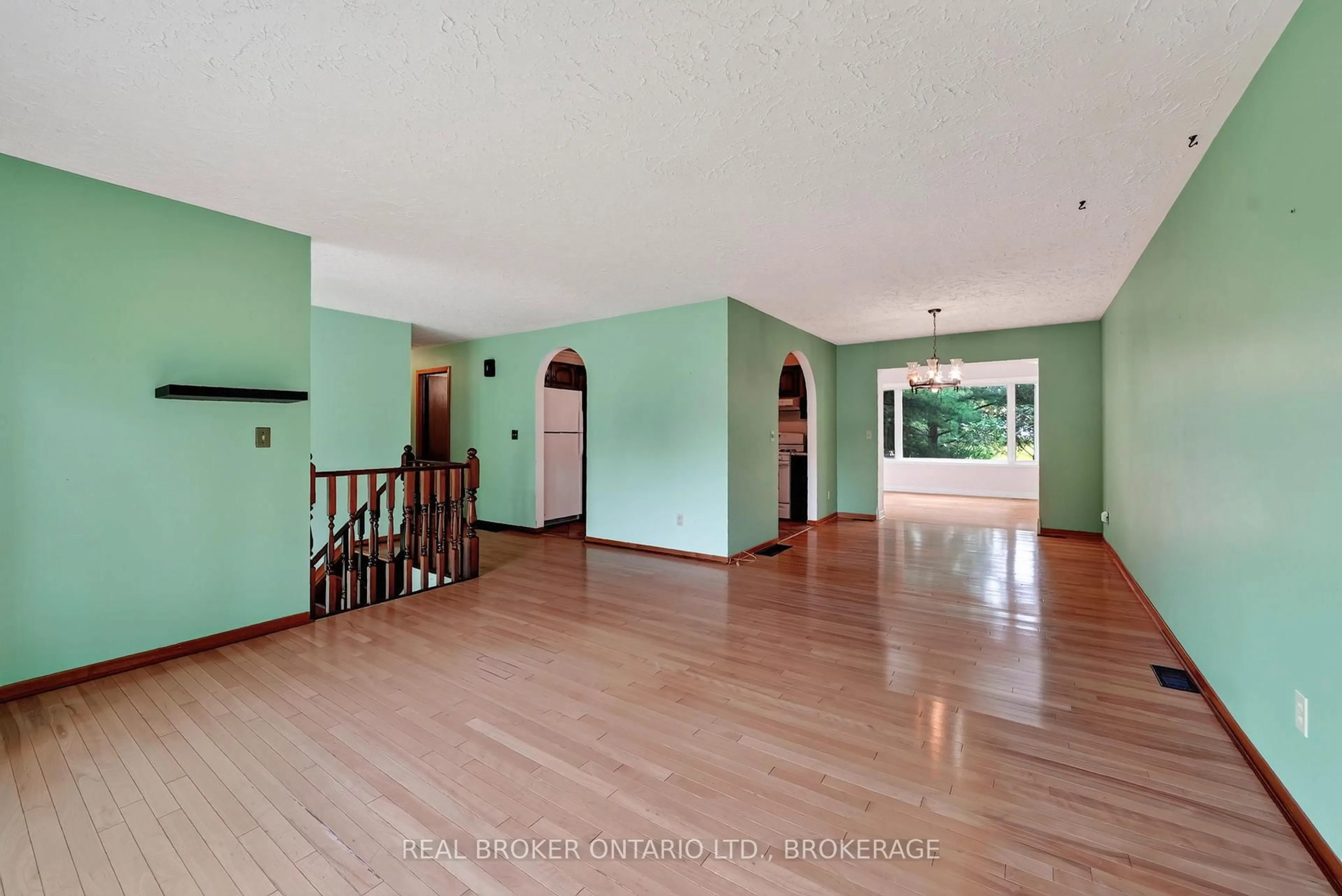 Indoor foyer for 4 Loyalist Cres, South Stormont Ontario K0C 1M0