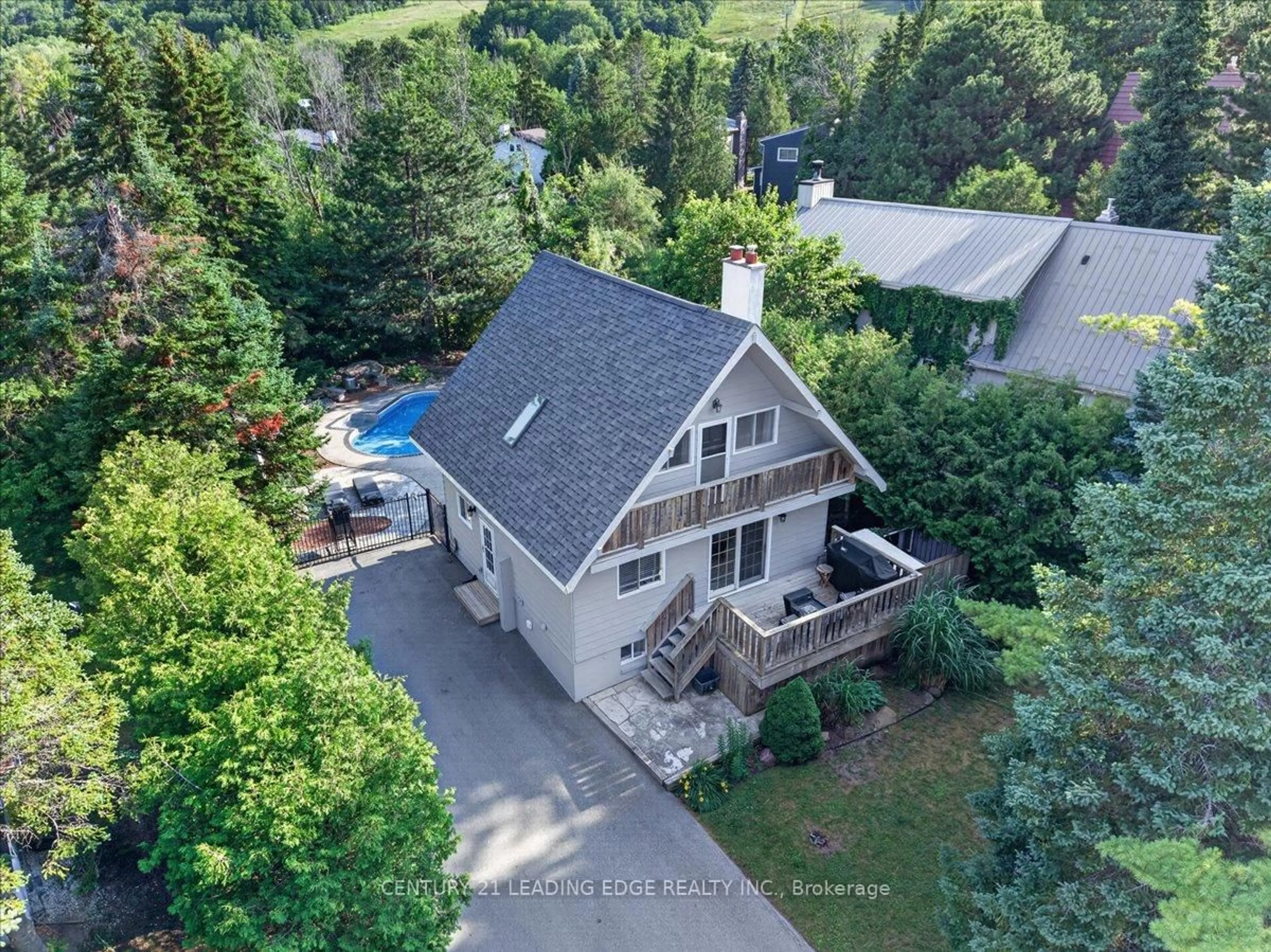 A pic from outside/outdoor area/front of a property/back of a property/a pic from drone, unknown for 143 Campbell Cres, Blue Mountains Ontario L9Y 0P9