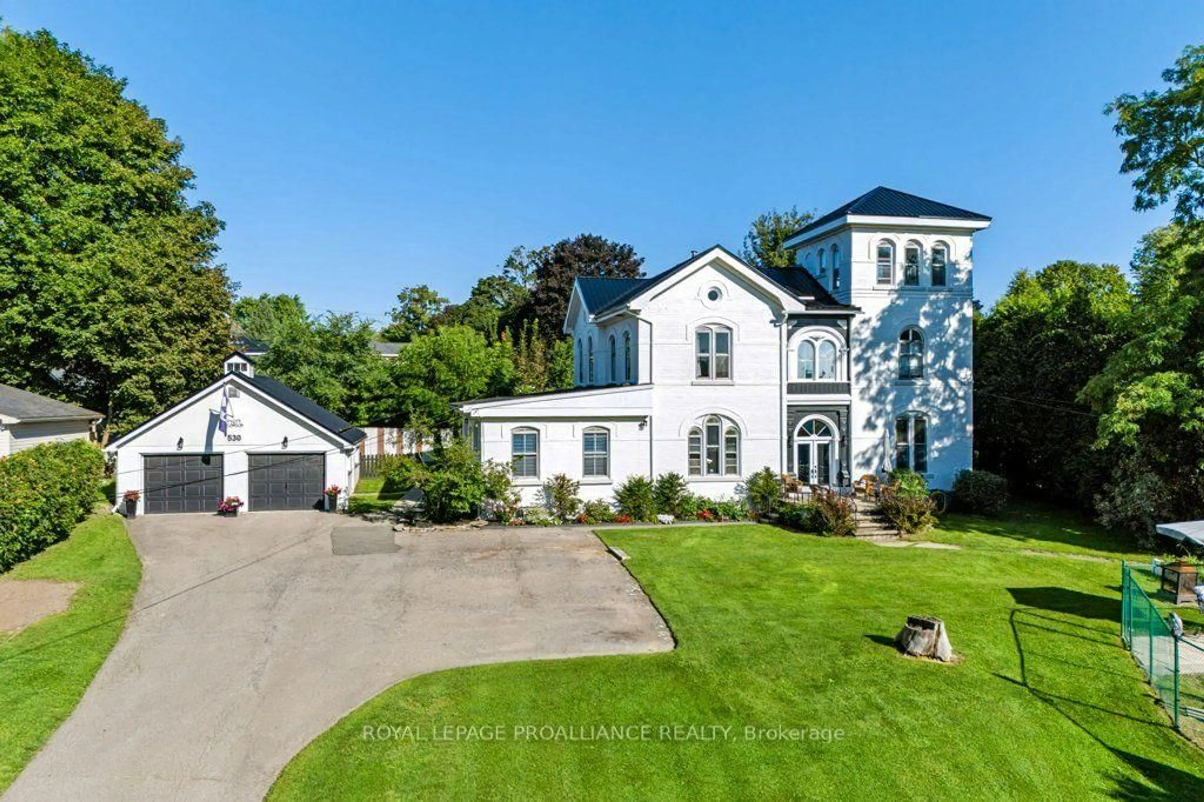 A pic from outside/outdoor area/front of a property/back of a property/a pic from drone, street for 530 Dibble St, Prescott Ontario K0E 1T0