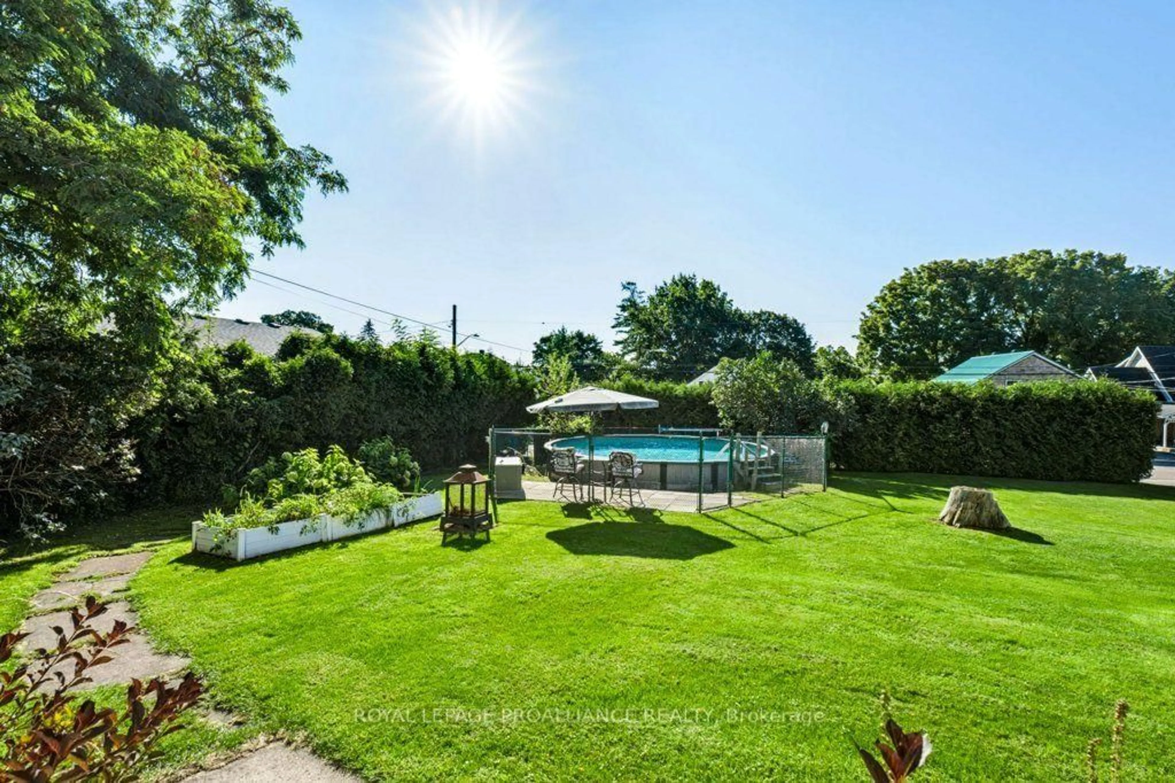Pool for 530 Dibble St, Prescott Ontario K0E 1T0