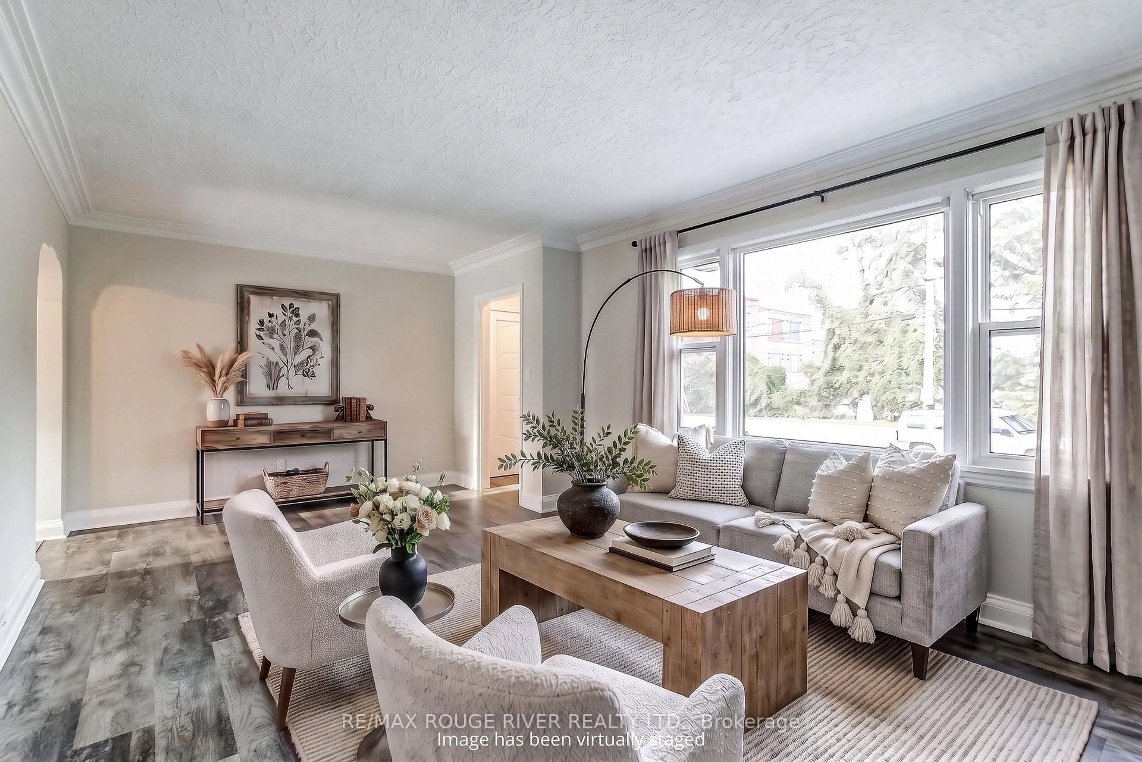 Living room with furniture, unknown for 141 Haig St, St. Catharines Ontario L2R 7G8