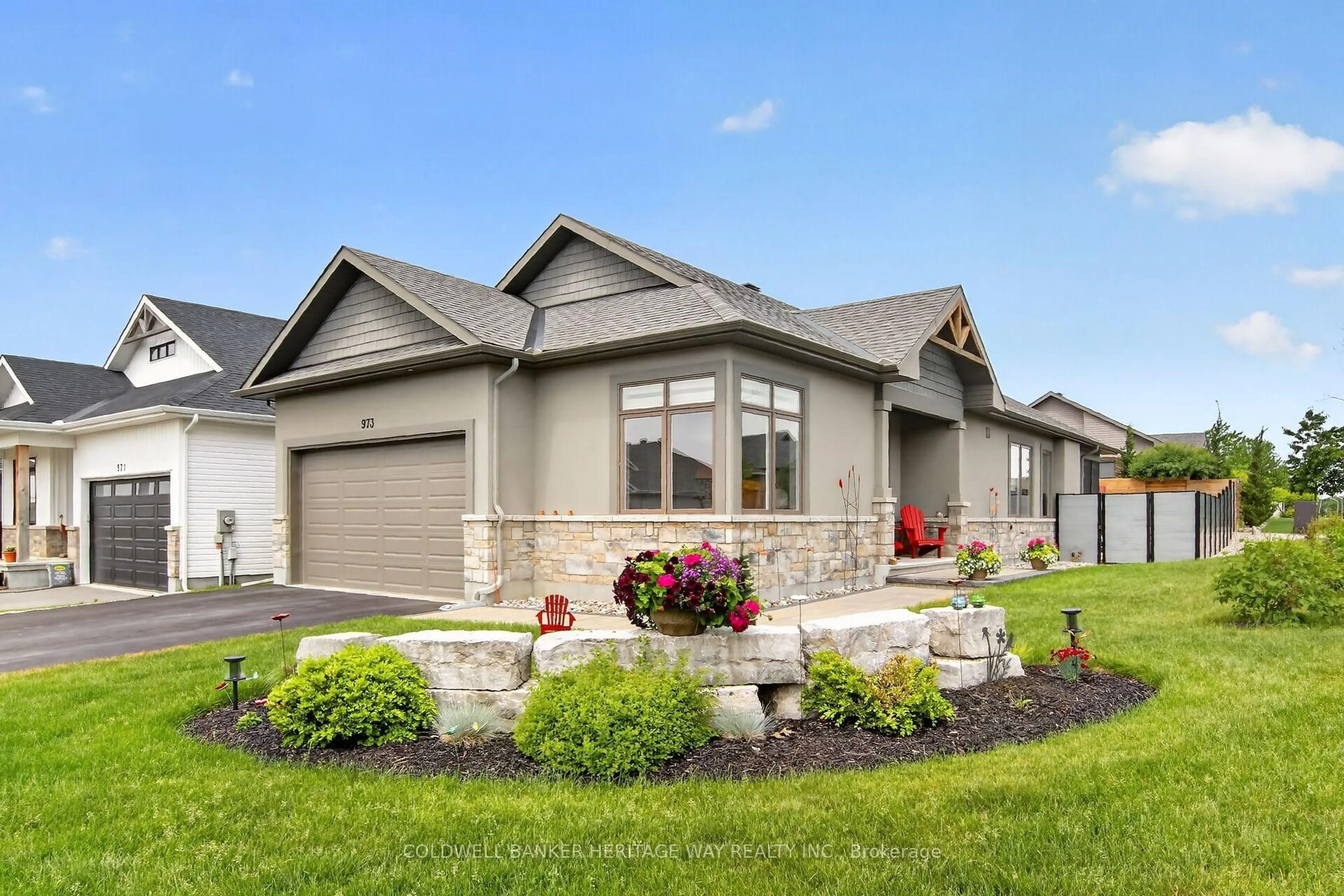 Home with vinyl exterior material, street for 973 Stewart Lee Ave, Almonte Ontario K0A 1A0