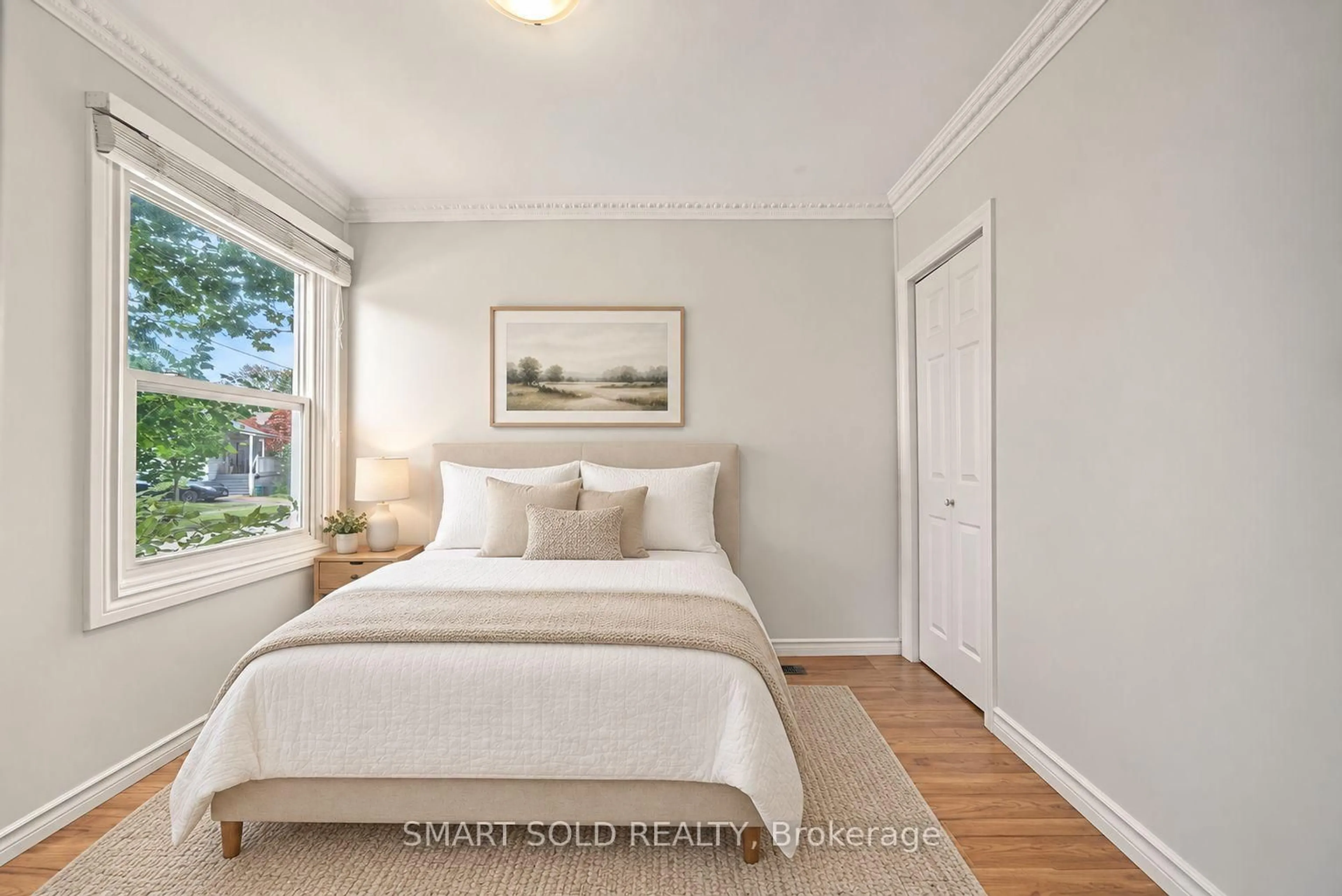 Bedroom with bed, unknown for 7 Elmwood Ave, St. Catharines Ontario L2R 2T5