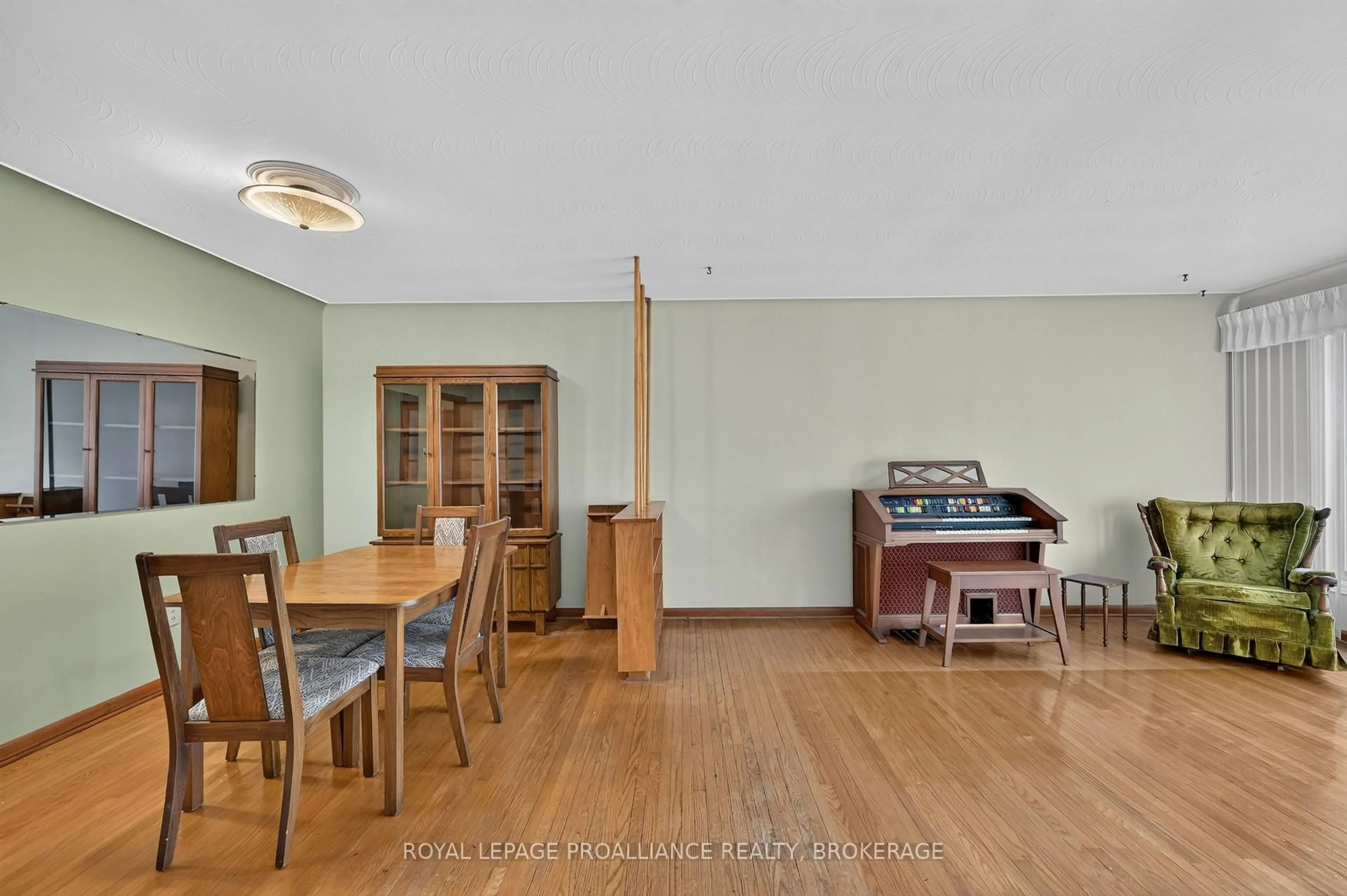 Dining room, unknown for 15 Hampstead, Kingston Ontario K7M 3J1