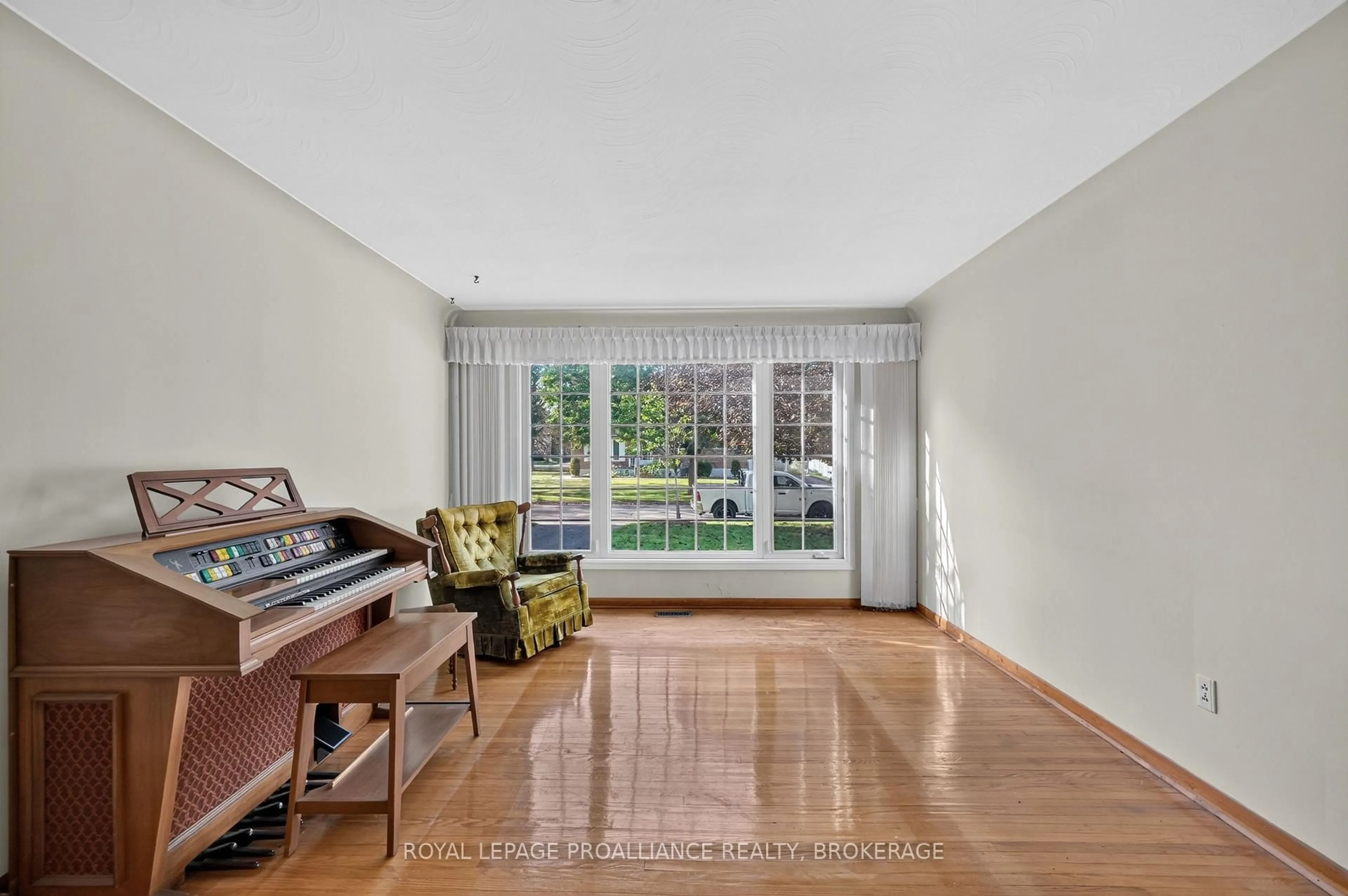 Unknown for 15 Hampstead, Kingston Ontario K7M 3J1