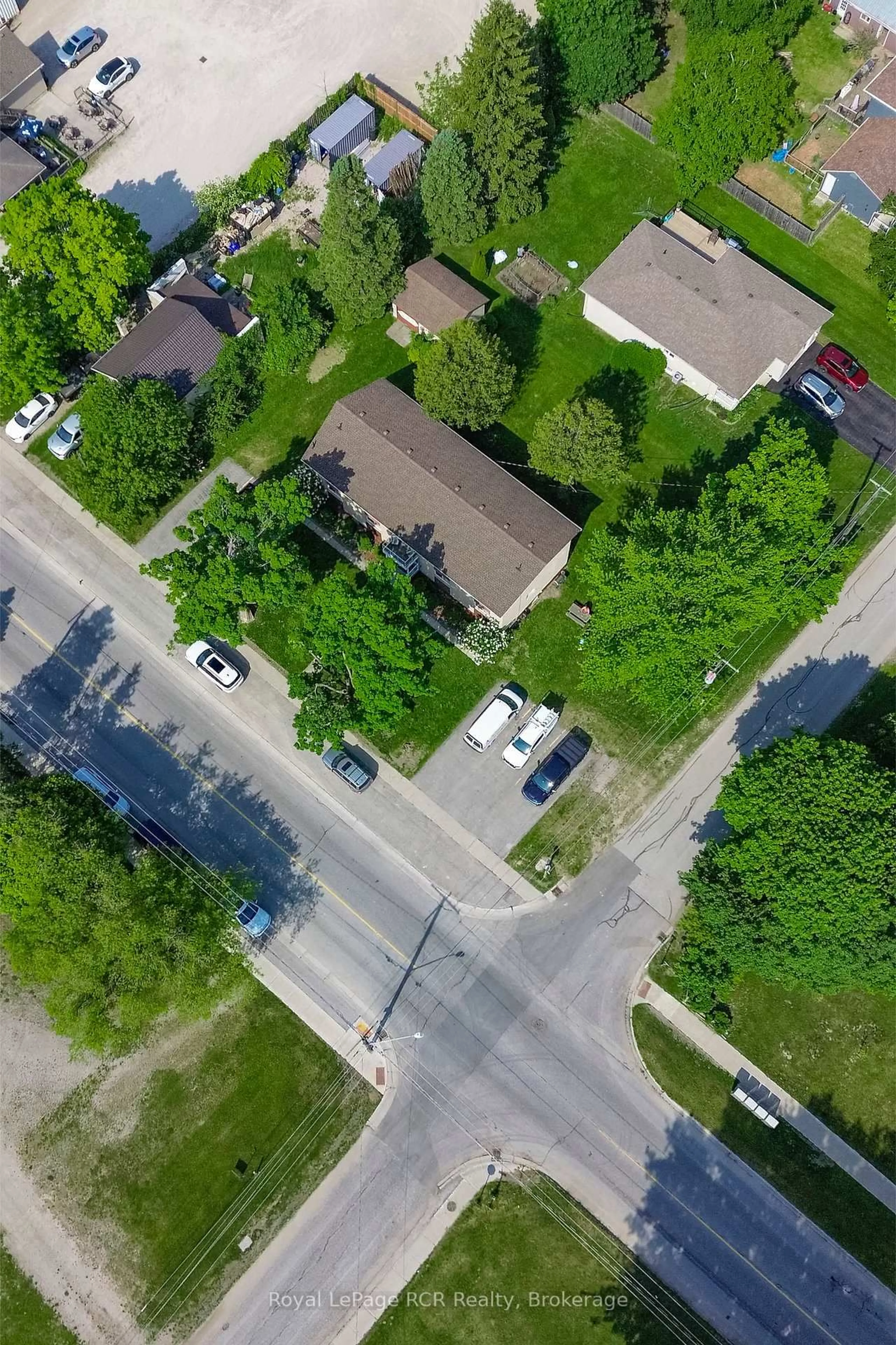 A pic from outside/outdoor area/front of a property/back of a property/a pic from drone, street for 67 King St, Kincardine Ontario N0G 2T0