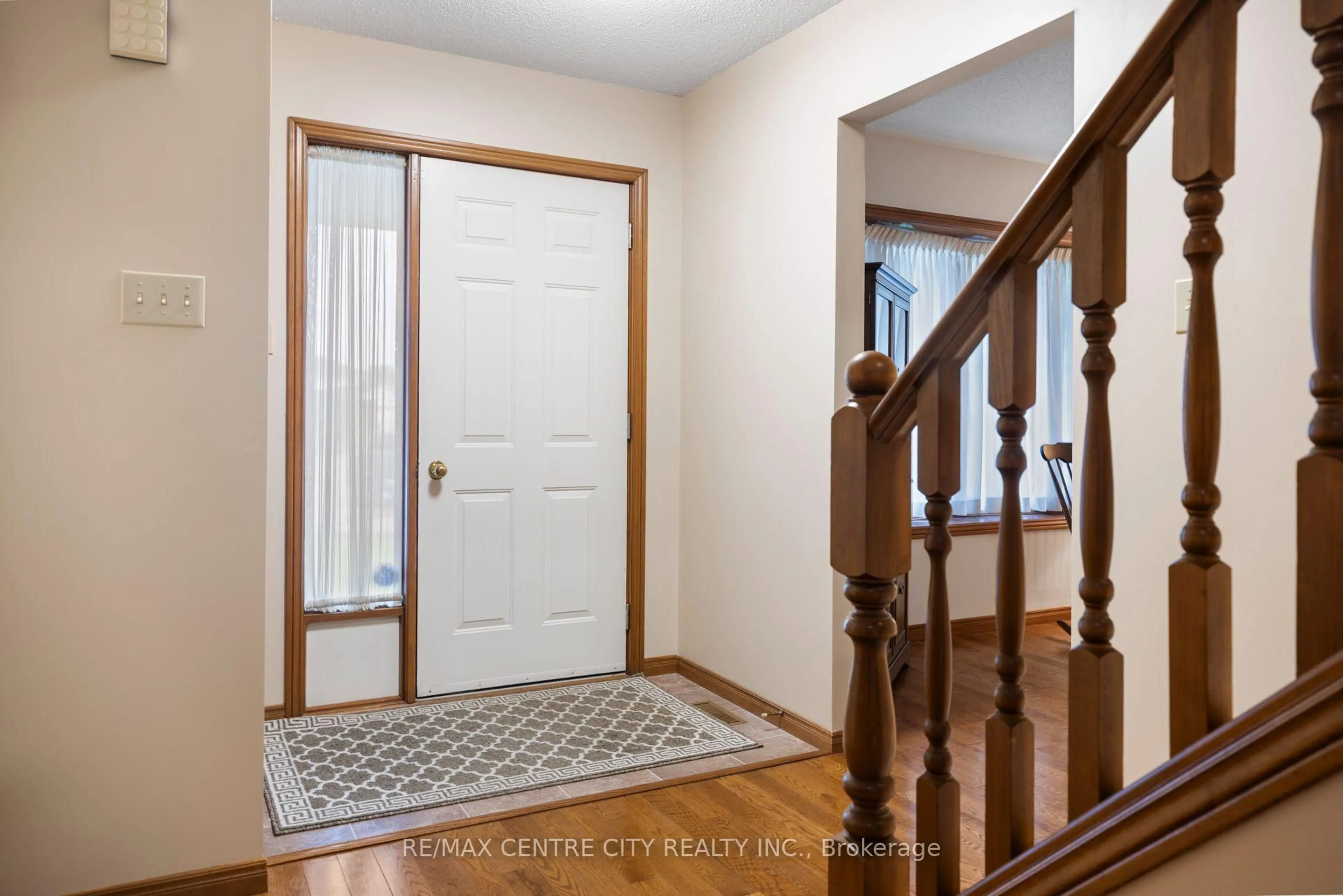 Indoor entryway for 334 Canterbury Pl, Central Elgin Ontario N0L 1B0