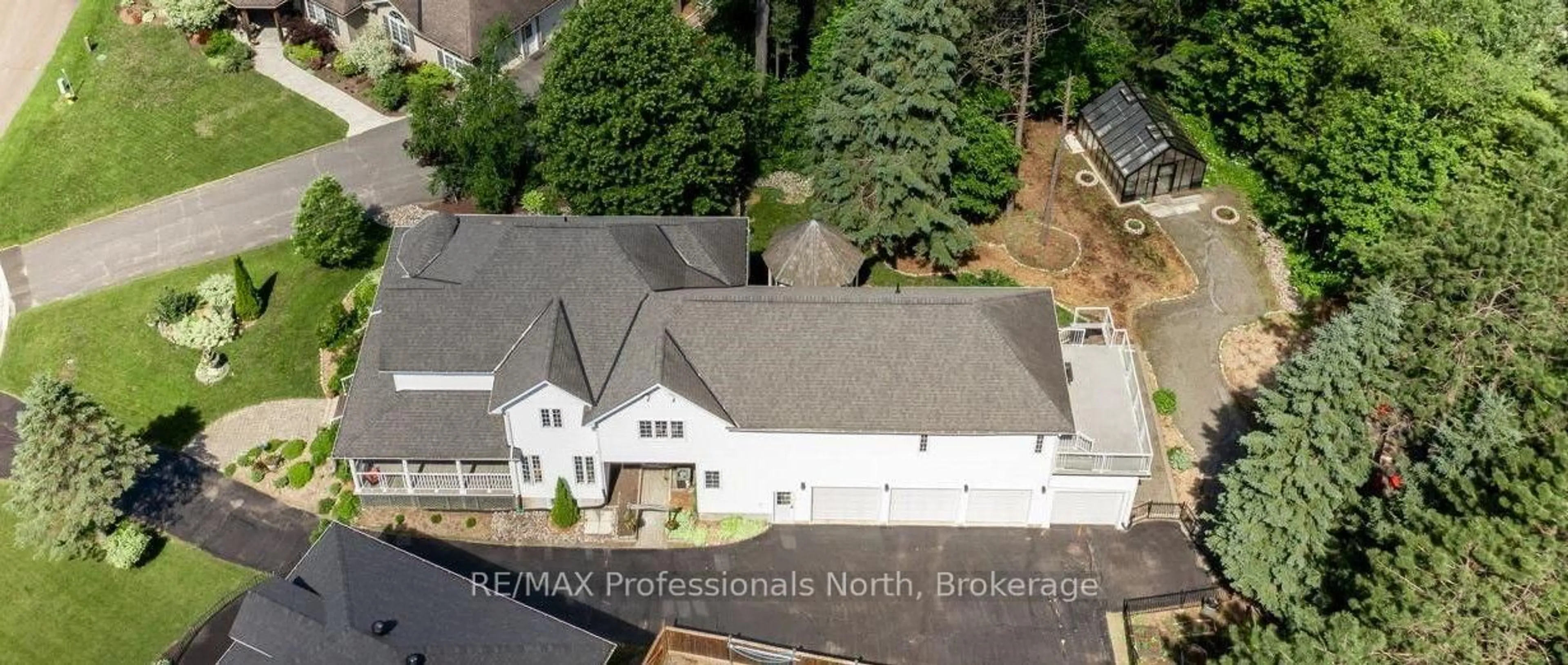 A pic from outside/outdoor area/front of a property/back of a property/a pic from drone, street for 9 Melane Crt, Bracebridge Ontario P1L 1X7