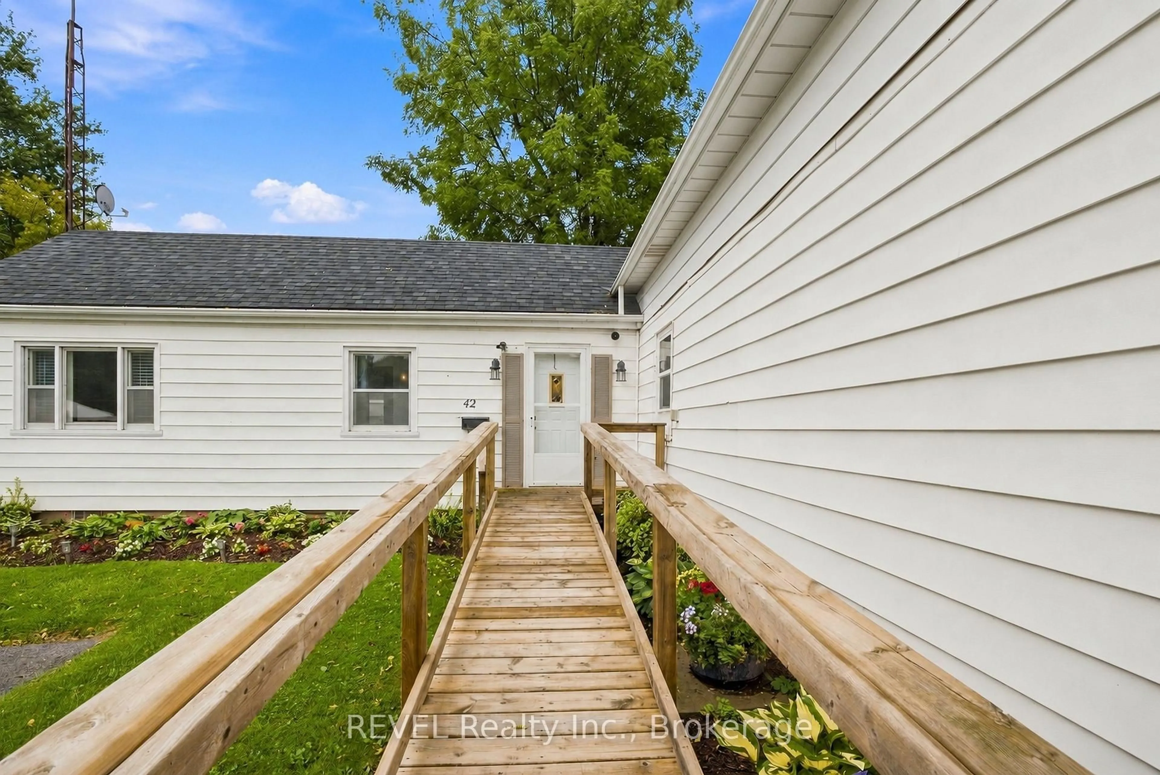 Unknown for 42 Wildwood Rd, St. Catharines Ontario L2M 6Z8