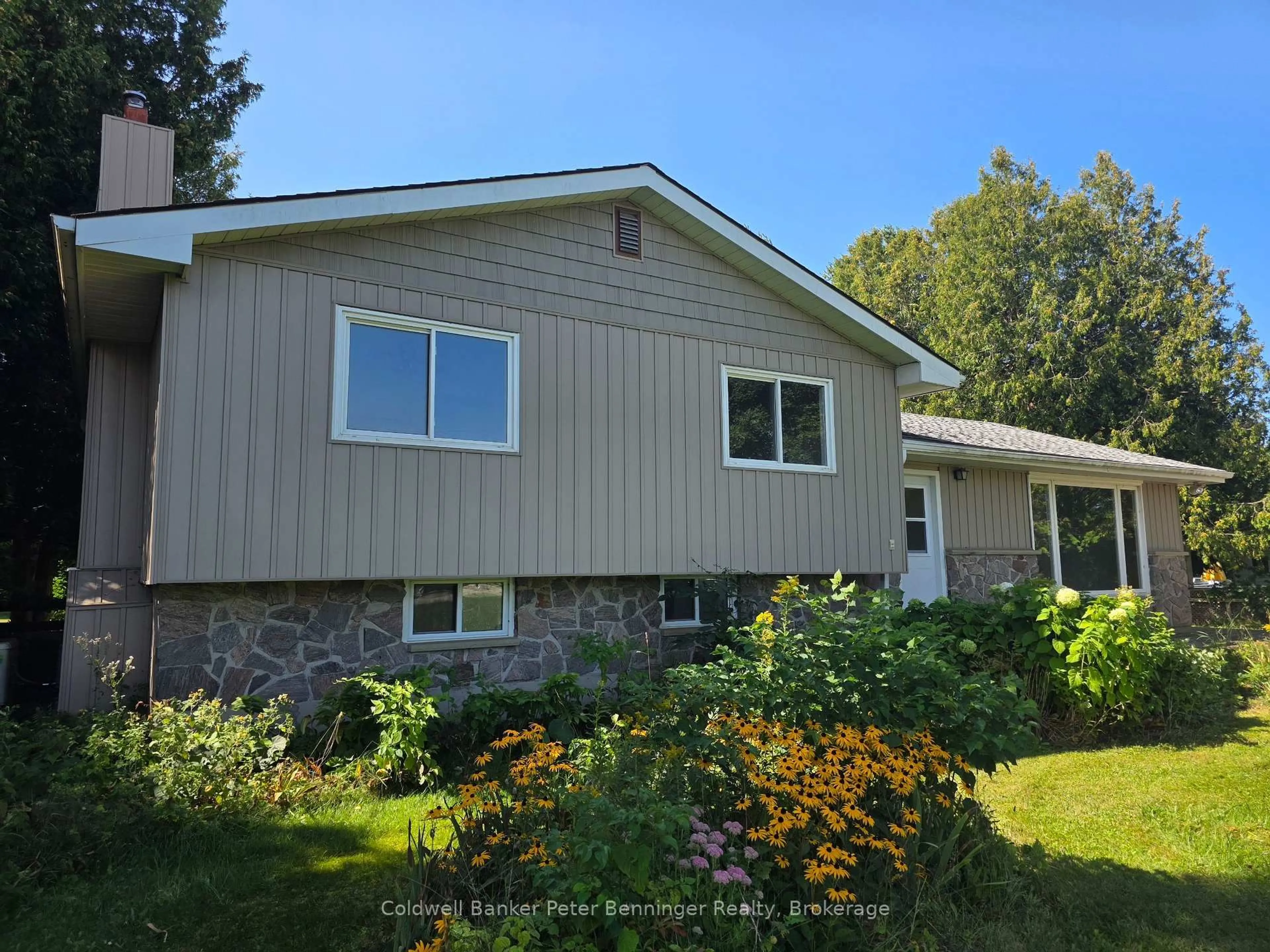 Home with vinyl exterior material, unknown for 5371 Bruce Road 3 Rd, Saugeen Shores Ontario N0H 2C6