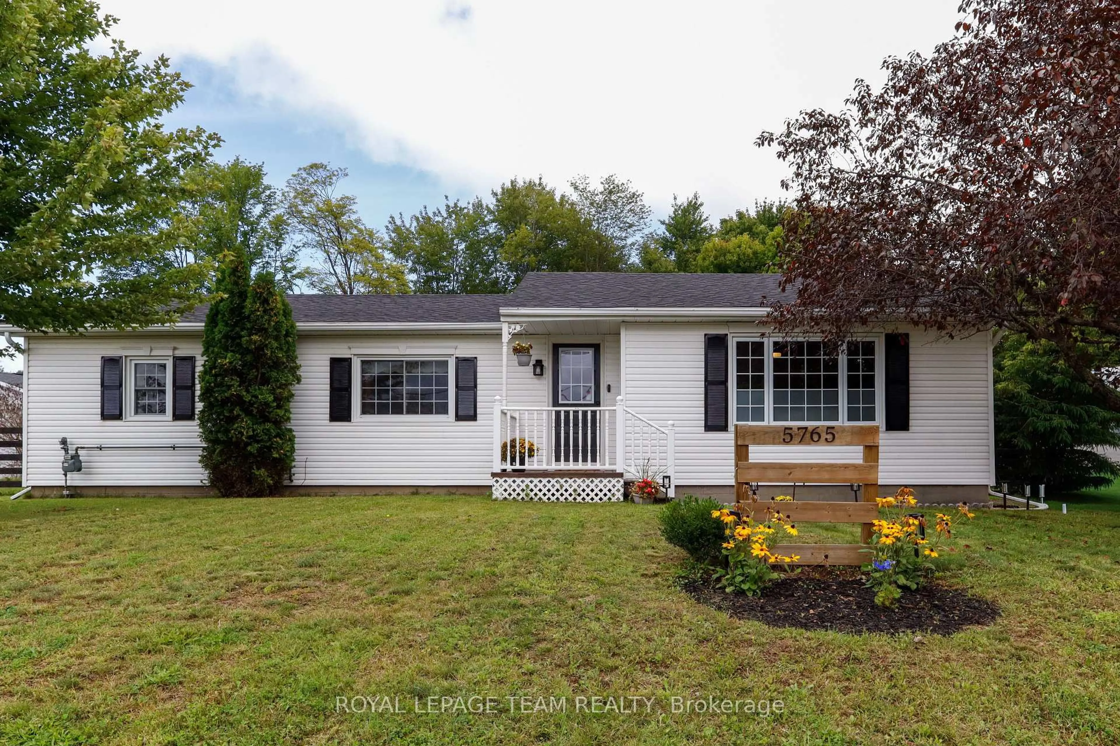 Home with vinyl exterior material, street for 5765 Rideau River Rd Rd, North Grenville Ontario K0G 1J0