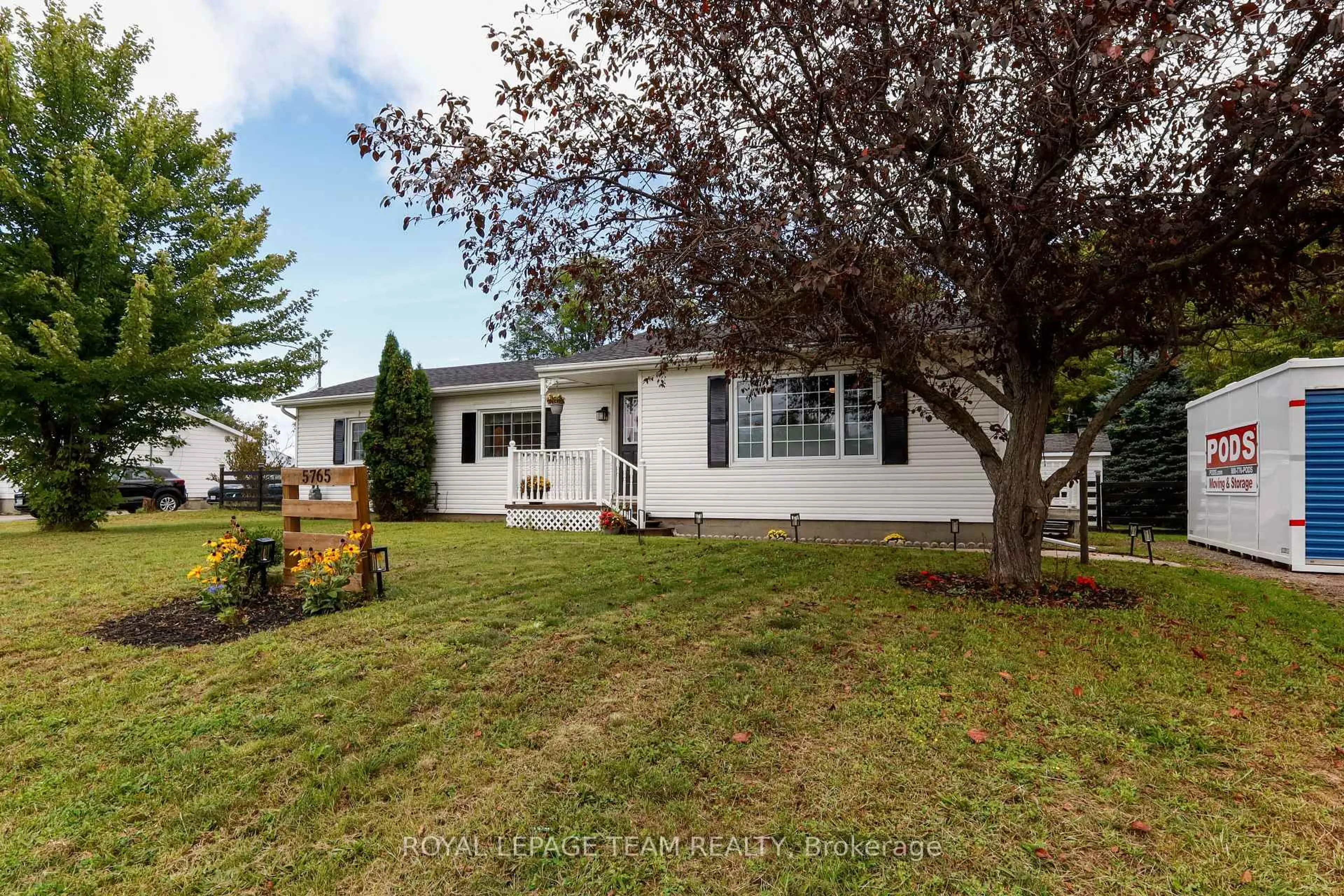 Home with vinyl exterior material, street for 5765 Rideau River Rd Rd, North Grenville Ontario K0G 1J0