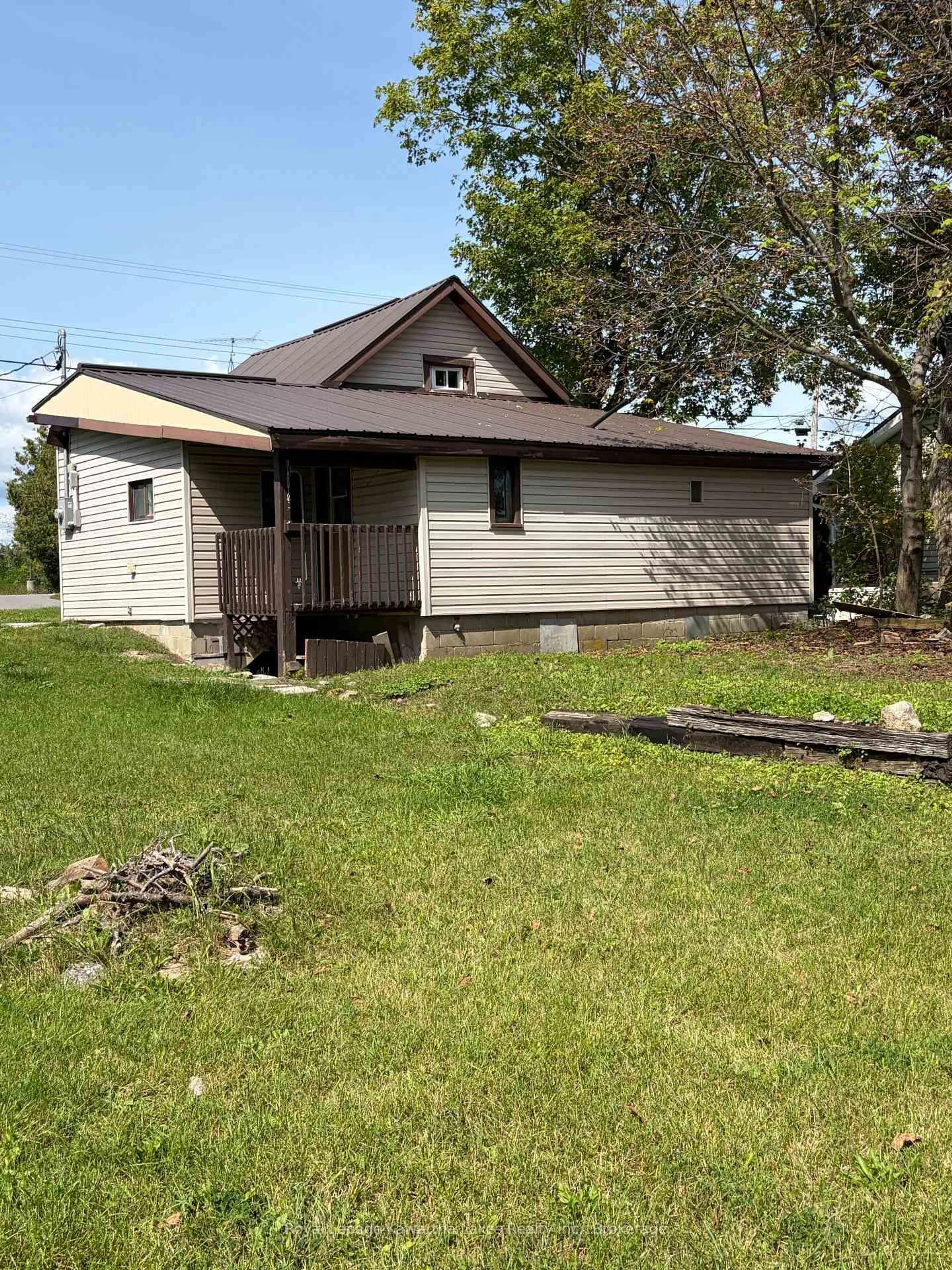 Home with vinyl exterior material, building for 67 Murray St, Kawartha Lakes Ontario K0M 1N0