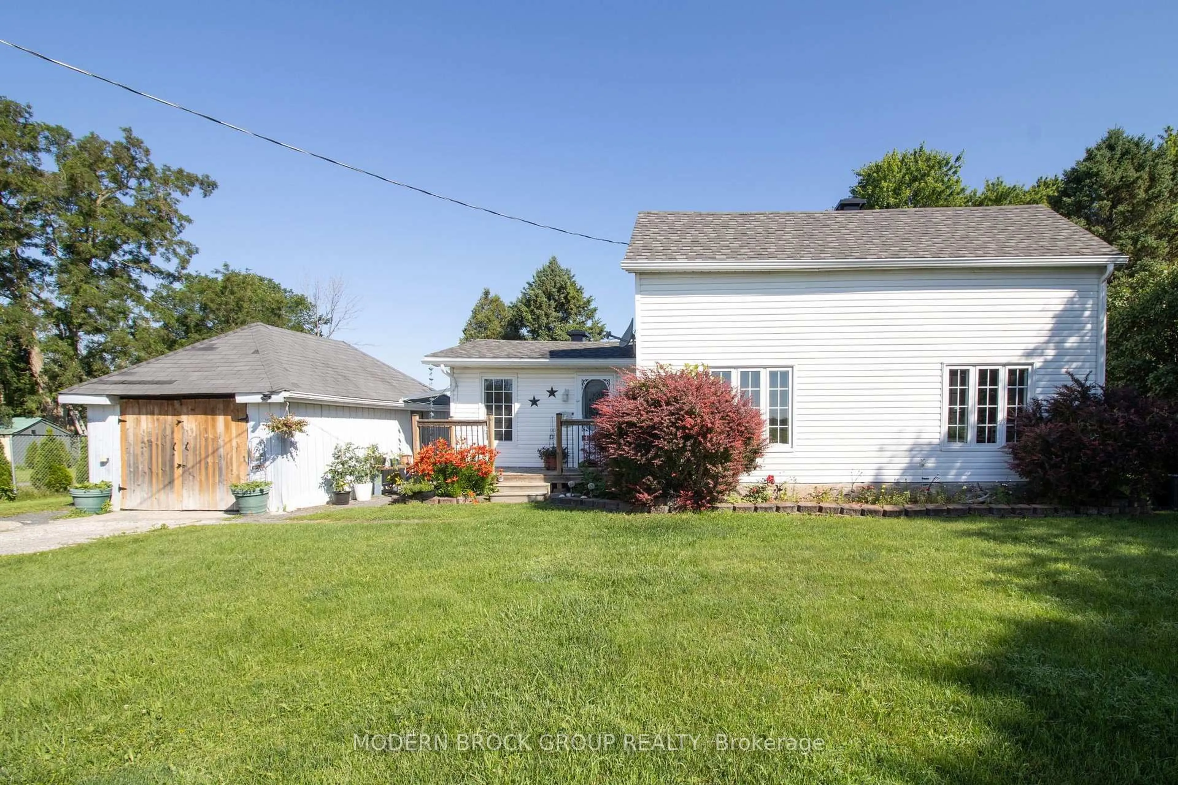 A pic from outside/outdoor area/front of a property/back of a property/a pic from drone, street for 10785 STAMPVILLE Rd, South Dundas Ontario K0E 1K0