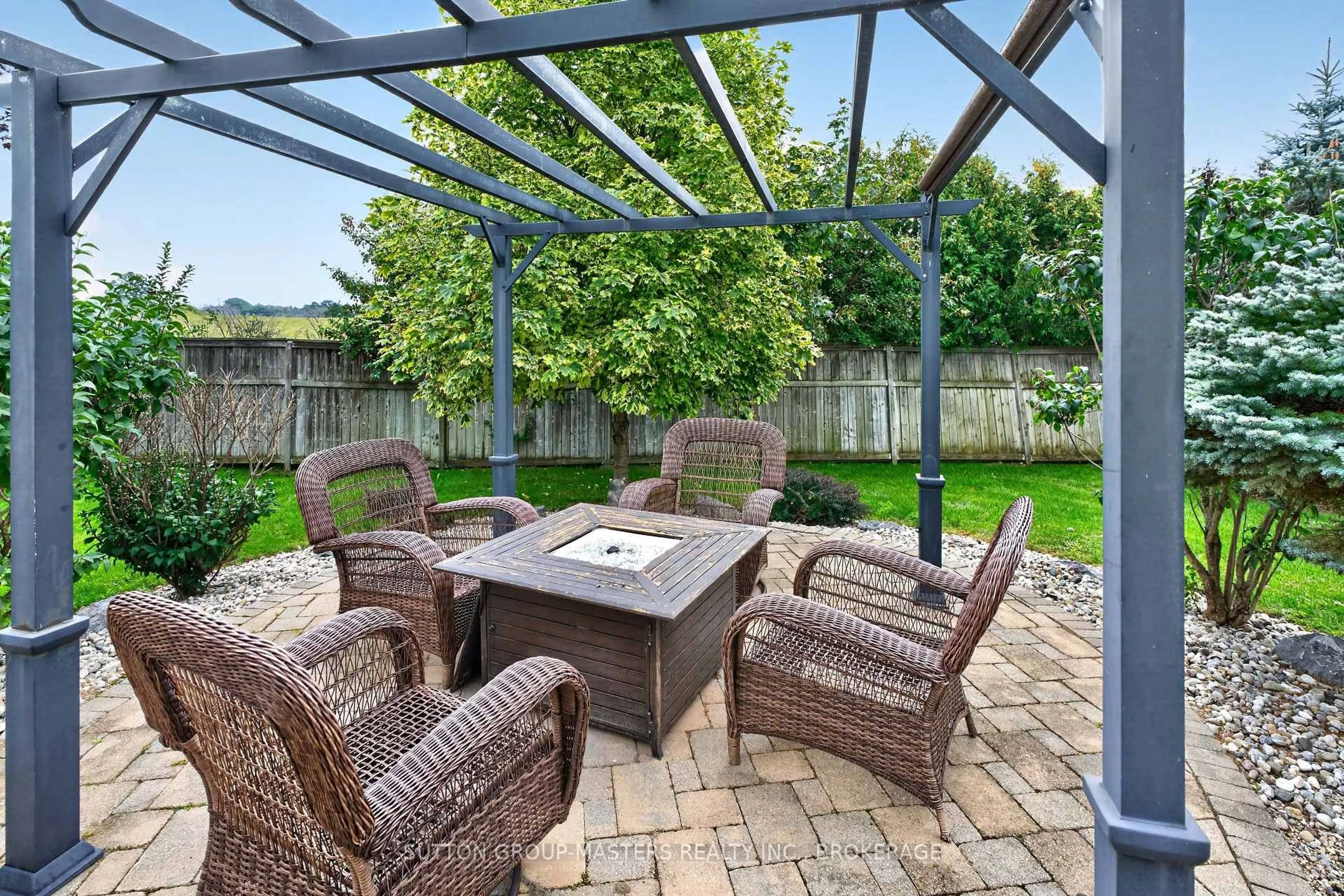 Patio, street for 100 Britannia Cres, Bath Ontario K0H 1G0