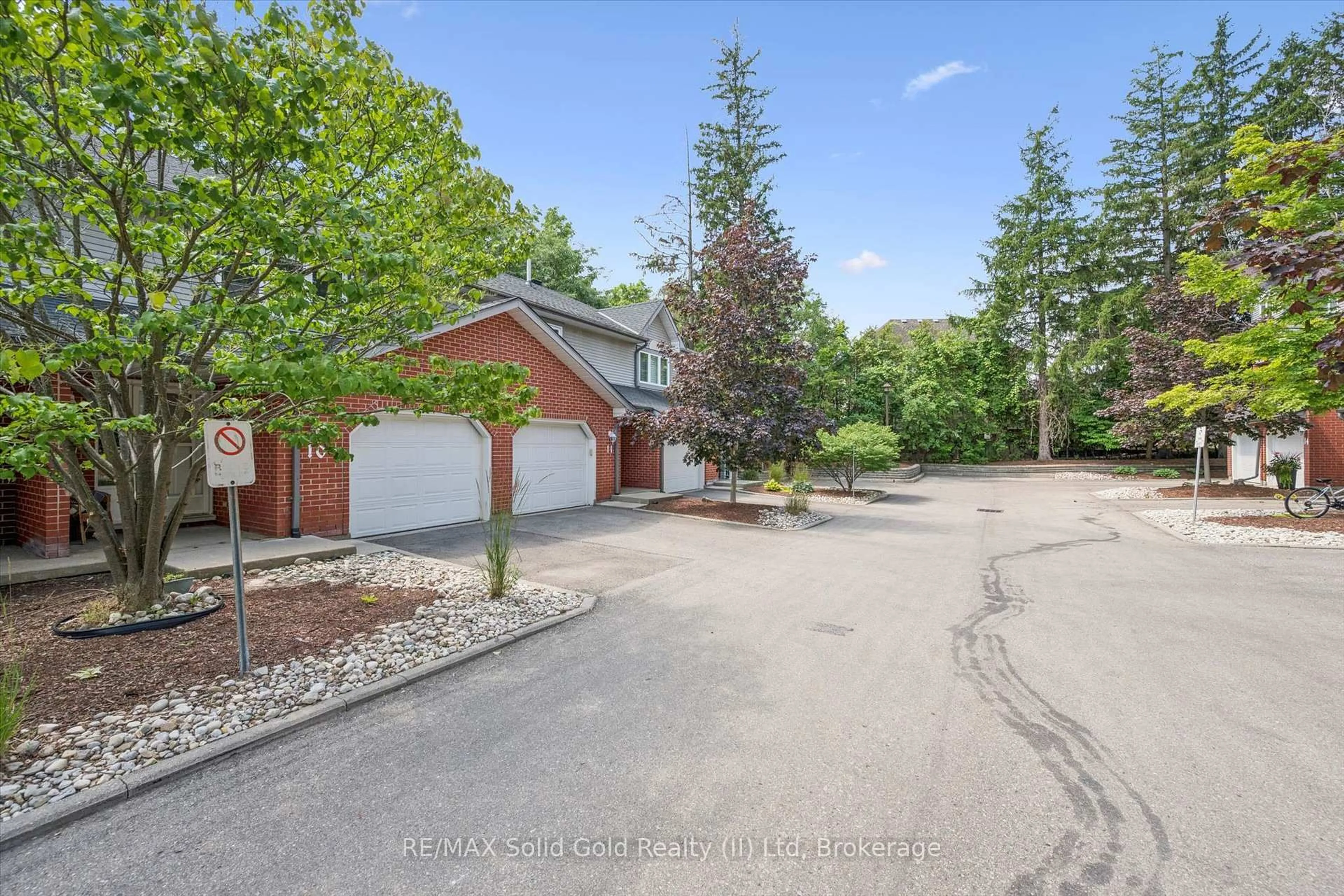 A pic from outside/outdoor area/front of a property/back of a property/a pic from drone, unknown for 89 Woolwich St #10, Waterloo Ontario N2K 1S5