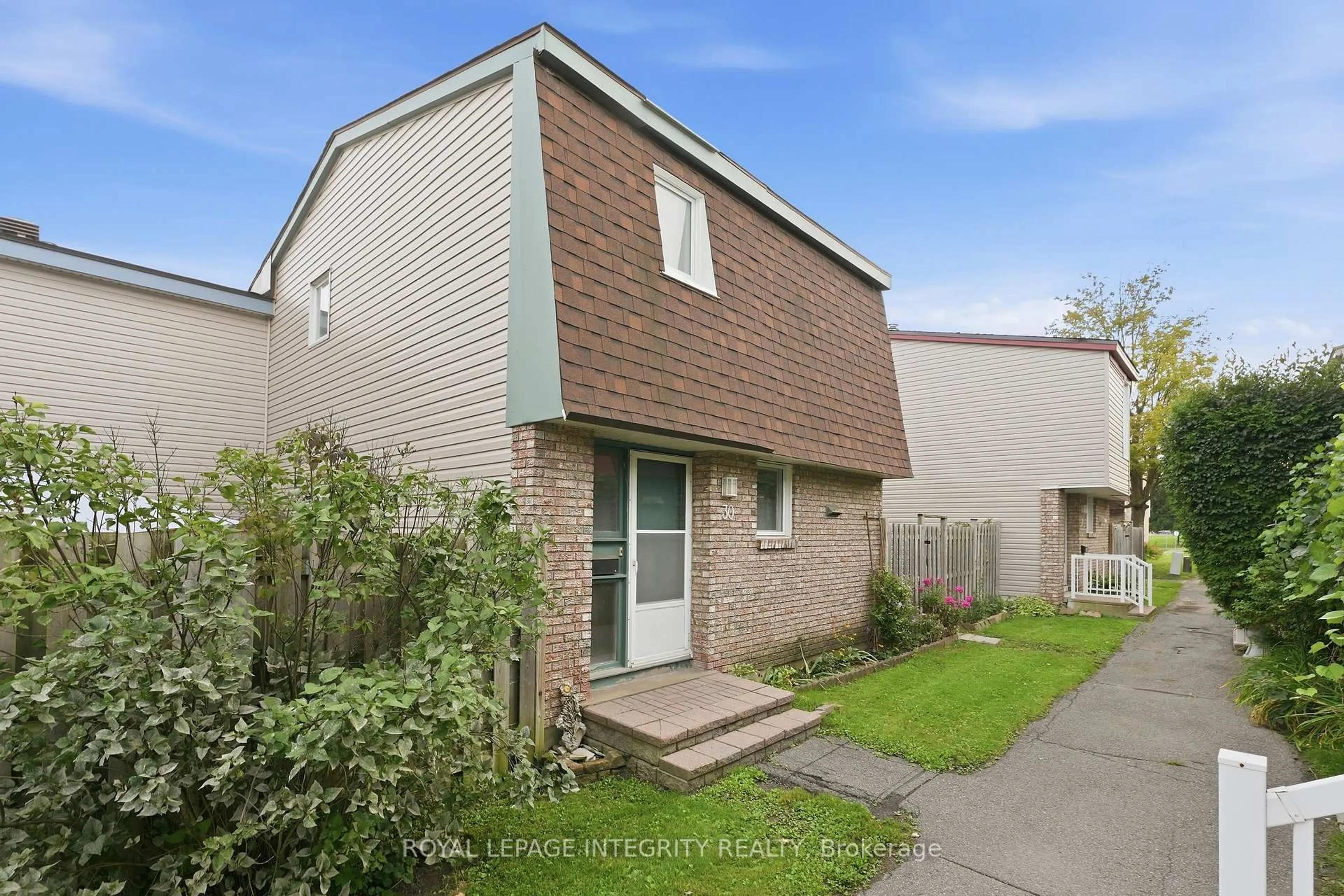 A pic from outside/outdoor area/front of a property/back of a property/a pic from drone, street for 2057 Jasmine Cres #30, Ottawa Ontario K1J 7W2