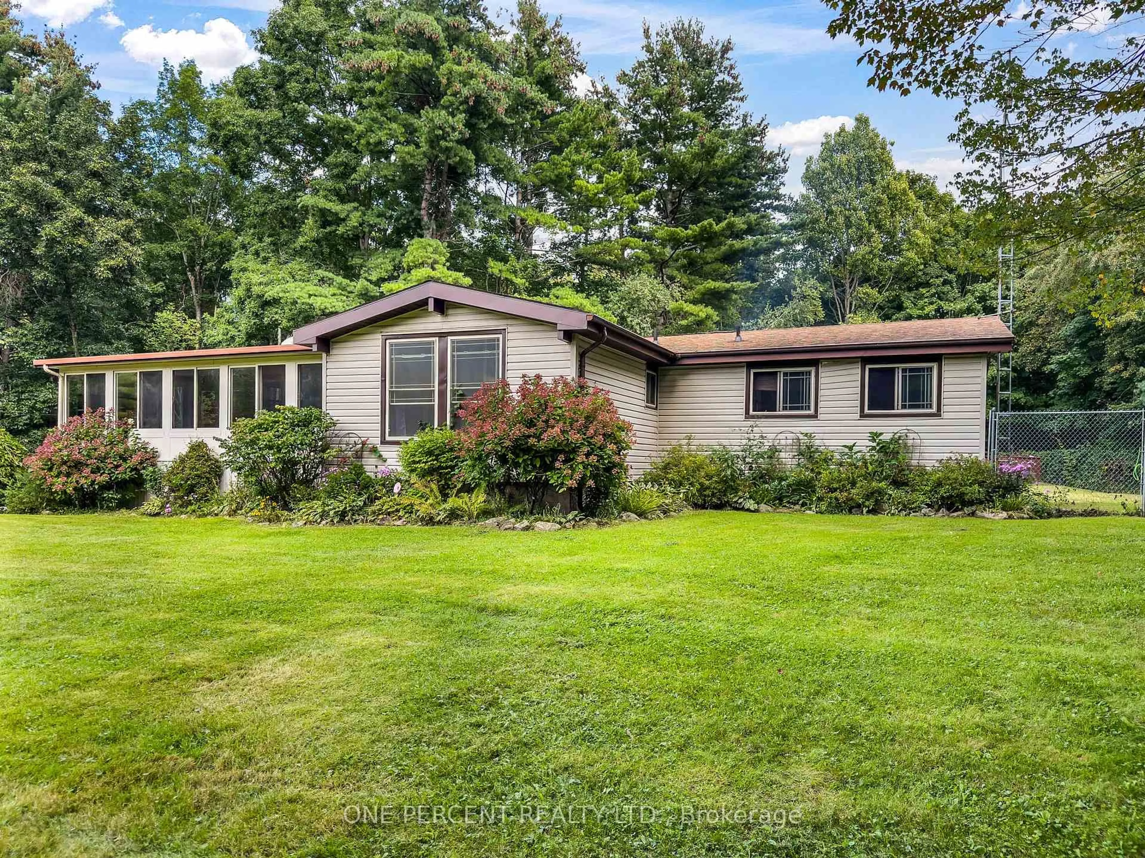 Home with vinyl exterior material, water/lake/river/ocean view for 87 Fitzsimmons Rd, Front of Leeds & Seeleys Bay Ontario K0E 1L0