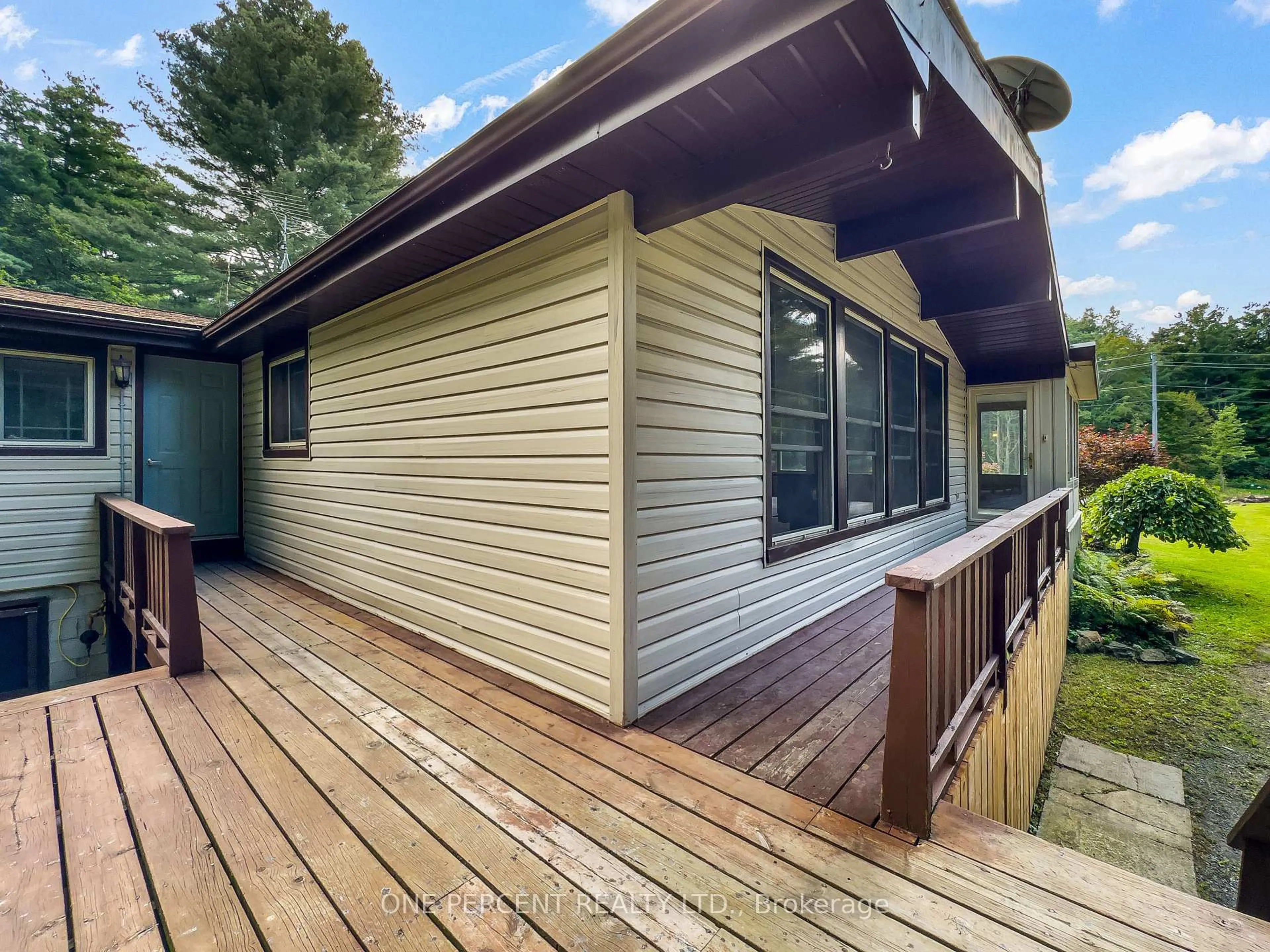 Home with vinyl exterior material, unknown for 87 Fitzsimmons Rd, Front of Leeds & Seeleys Bay Ontario K0E 1L0