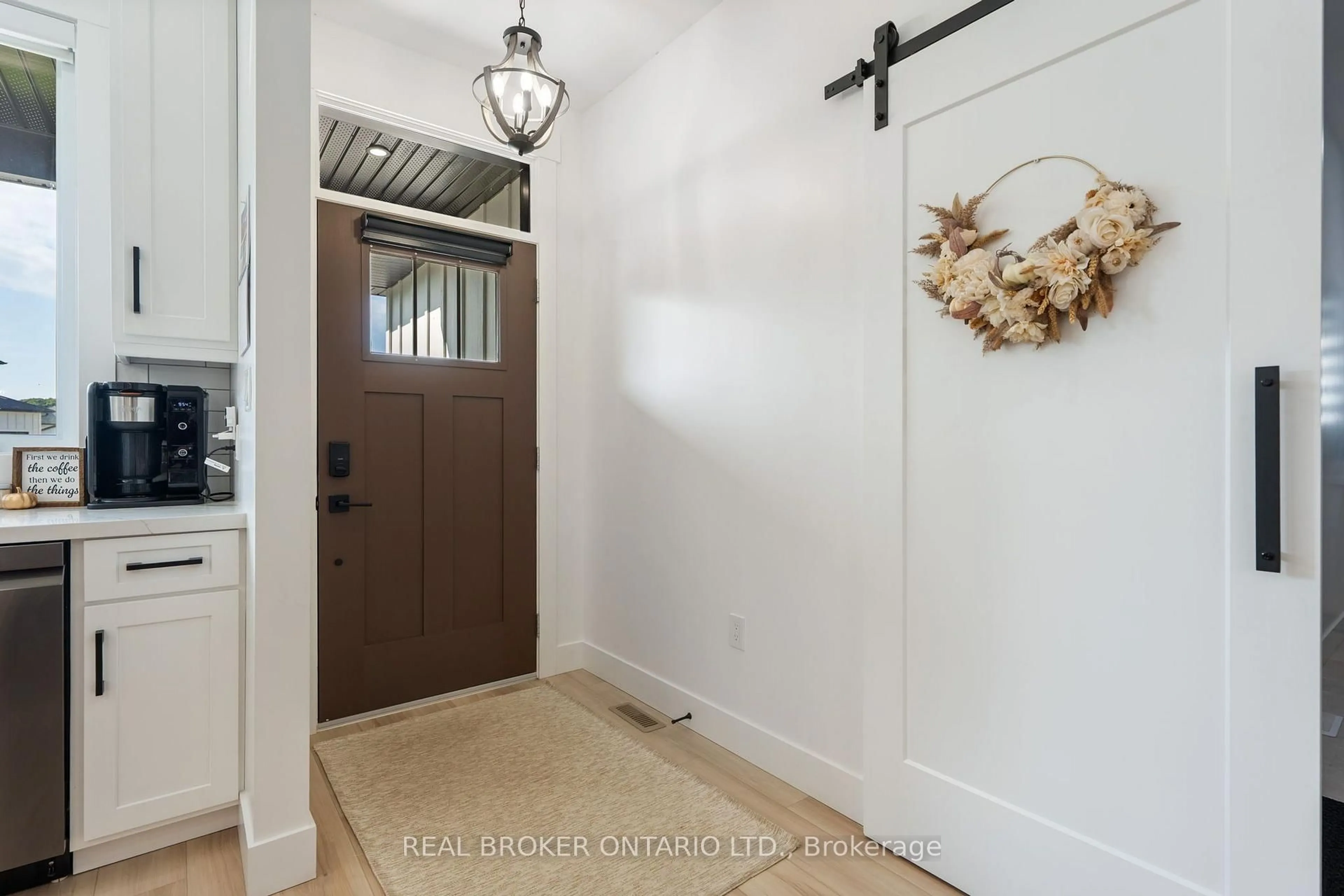Indoor entryway for 9 Macneil Crt, Bayham Ontario N0J 1T0